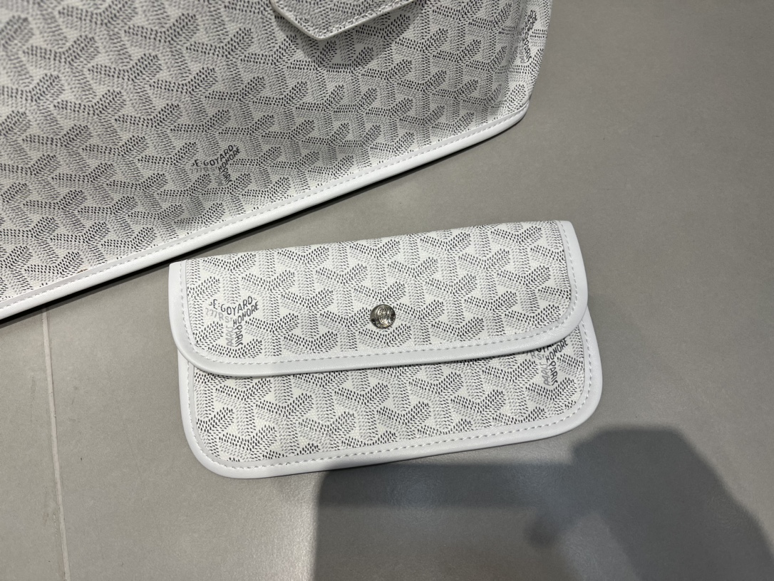 双面中号专柜对版升级版。❤️goyard（戈雅）经多次研究与改良，不断提升面料与皮质，全方位独家定制™️只为不断达到客户