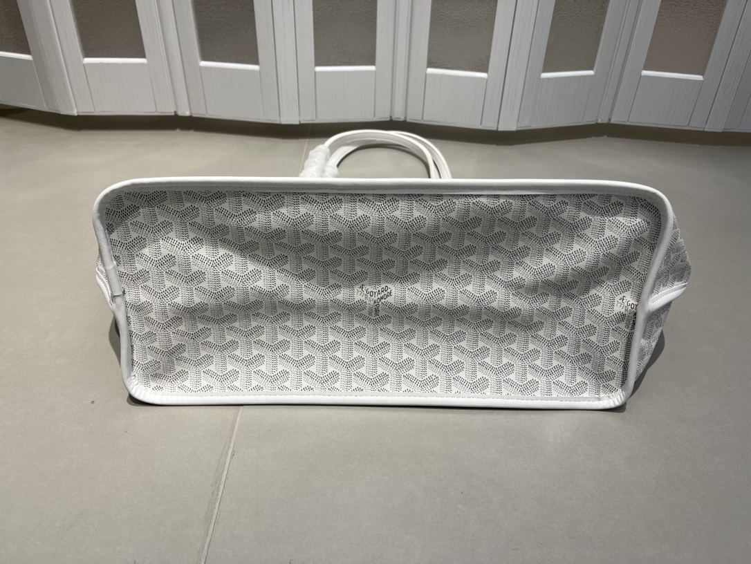双面中号专柜对版升级版。❤️goyard（戈雅）经多次研究与改良，不断提升面料与皮质，全方位独家定制™️只为不断达到客户