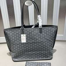 双面中号专柜对版升级版。❤️goyard(戈雅)经多次研究与改良,不断提升面料与皮质,全方位独家定制™️只为不断达到客户 双面中号专柜对版升级版。❤️goyard(戈雅)经多次研究与改良,不断提升面料与皮质,全方位独家定制™️只为不断达到客户