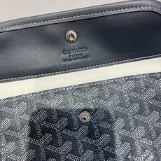 双面中号专柜对版升级版。❤️goyard(戈雅)经多次研究与改良,不断提升面料与皮质,全方位独家定制™️只为不断达到客户 双面中号专柜对版升级版。❤️goyard(戈雅)经多次研究与改良,不断提升面料与皮质,全方位独家定制™️只为不断达到客户