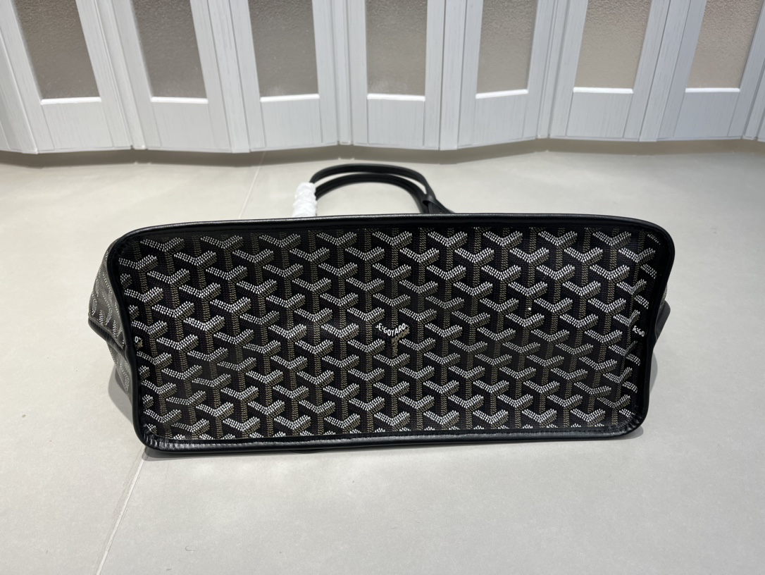 双面中号专柜对版升级版。❤️goyard(戈雅)经多次研究与改良,不断提升面料与皮质,全方位独家定制™️只为不断达到客户 双面中号专柜对版升级版。❤️goyard(戈雅)经多次研究与改良,不断提升面料与皮质,全方位独家定制™️只为不断达到客户