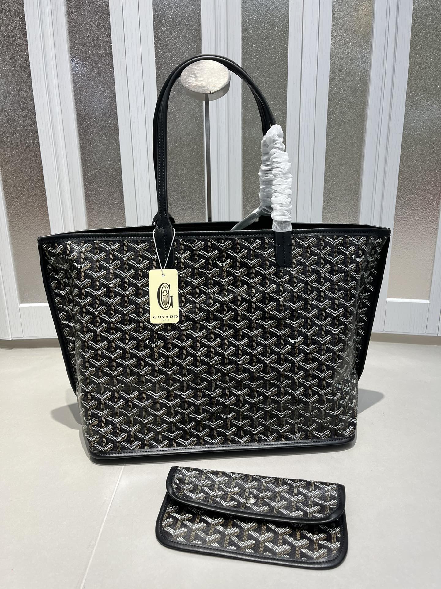 双面中号专柜对版升级版。❤️goyard(戈雅)经多次研究与改良,不断提升面料与皮质,全方位独家定制™️只为不断达到客户 双面中号专柜对版升级版。❤️goyard(戈雅)经多次研究与改良,不断提升面料与皮质,全方位独家定制™️只为不断达到客户