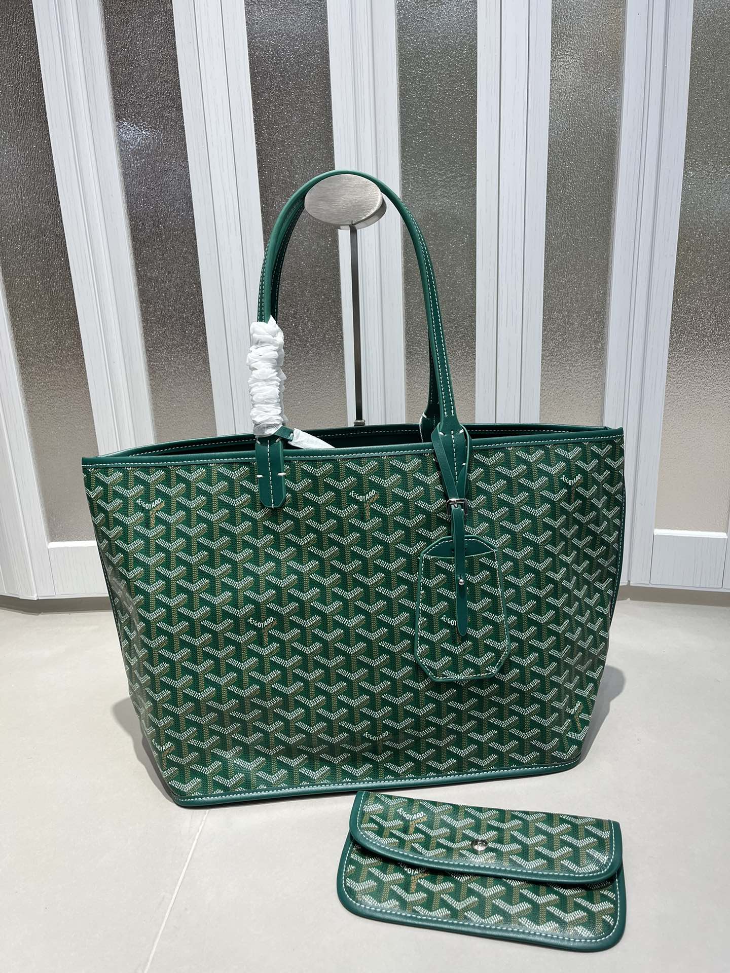 双面中号专柜对版升级版。❤️goyard(戈雅)经多次研究与改良,不断提升面料与皮质,全方位独家定制™️只为不断达到客户 双面中号专柜对版升级版。❤️goyard(戈雅)经多次研究与改良,不断提升面料与皮质,全方位独家定制™️只为不断达到客户