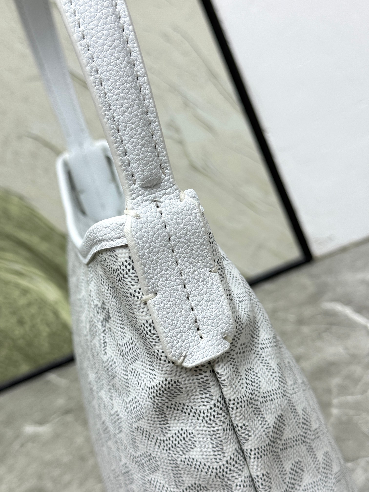 荔枝纹~荔枝纹 戈雅❤️ hobo腋下包 mini号22cm 棉麻内里 托特包型可以日常休闲 又可以很通勤!单肩带让整个 荔枝纹~荔枝纹 戈雅❤️ hobo腋下包 mini号22cm 棉麻内里 托特包型可以日常休闲 又可以很通勤!单肩带让整个