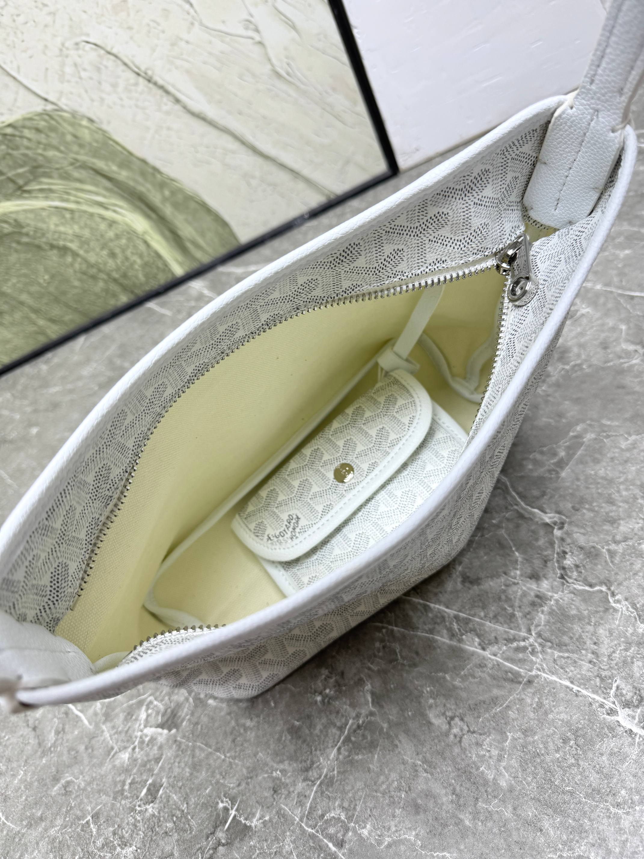 荔枝纹~荔枝纹 戈雅❤️ hobo腋下包 mini号22cm 棉麻内里 托特包型可以日常休闲 又可以很通勤!单肩带让整个 荔枝纹~荔枝纹 戈雅❤️ hobo腋下包 mini号22cm 棉麻内里 托特包型可以日常休闲 又可以很通勤!单肩带让整个