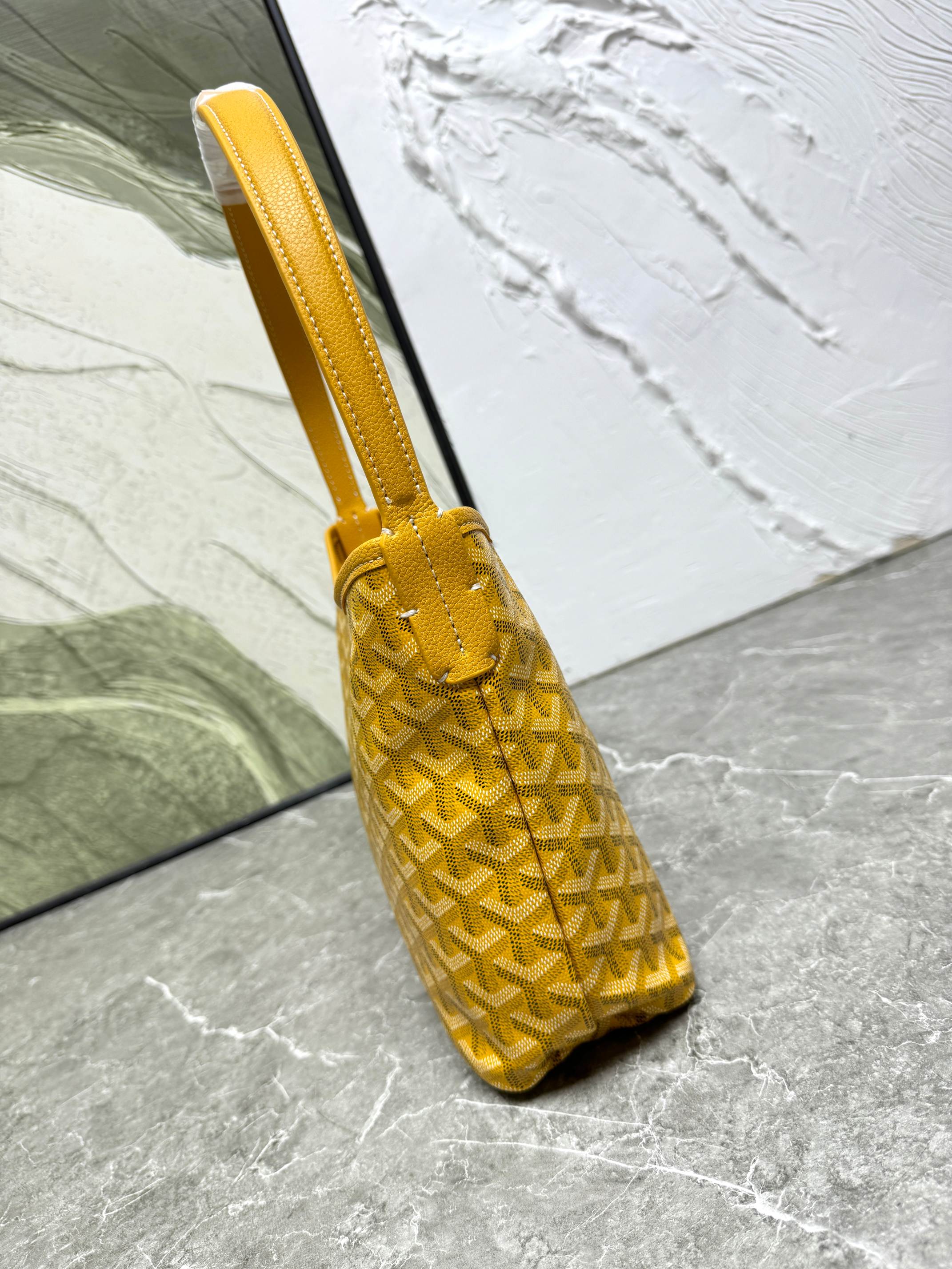 荔枝纹~荔枝纹 戈雅❤️ hobo腋下包 mini号22cm 棉麻内里 托特包型可以日常休闲 又可以很通勤!单肩带让整个 荔枝纹~荔枝纹 戈雅❤️ hobo腋下包 mini号22cm 棉麻内里 托特包型可以日常休闲 又可以很通勤!单肩带让整个