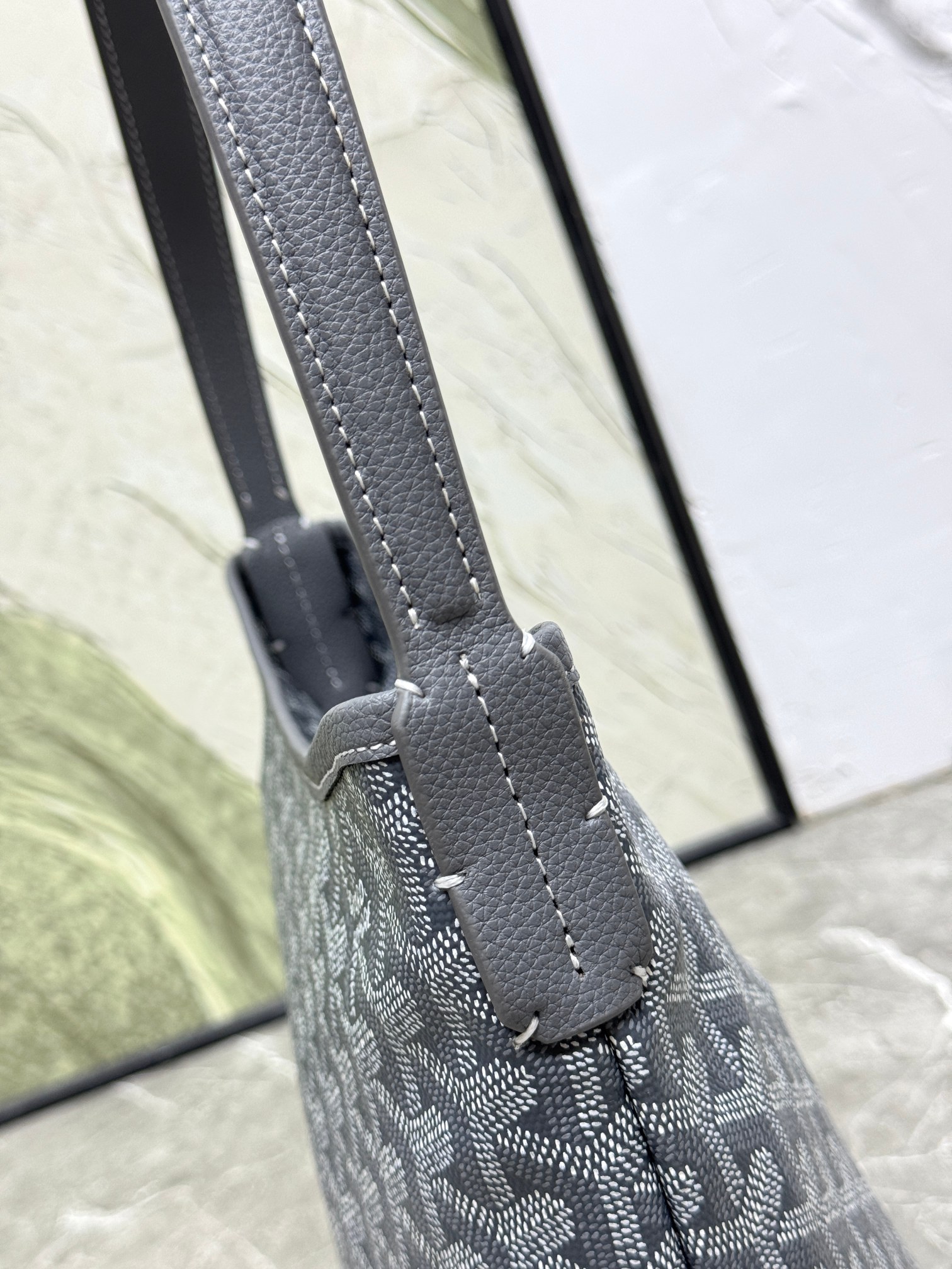 荔枝纹~荔枝纹 戈雅❤️ hobo腋下包 mini号22cm 棉麻内里 托特包型可以日常休闲 又可以很通勤!单肩带让整个 荔枝纹~荔枝纹 戈雅❤️ hobo腋下包 mini号22cm 棉麻内里 托特包型可以日常休闲 又可以很通勤!单肩带让整个