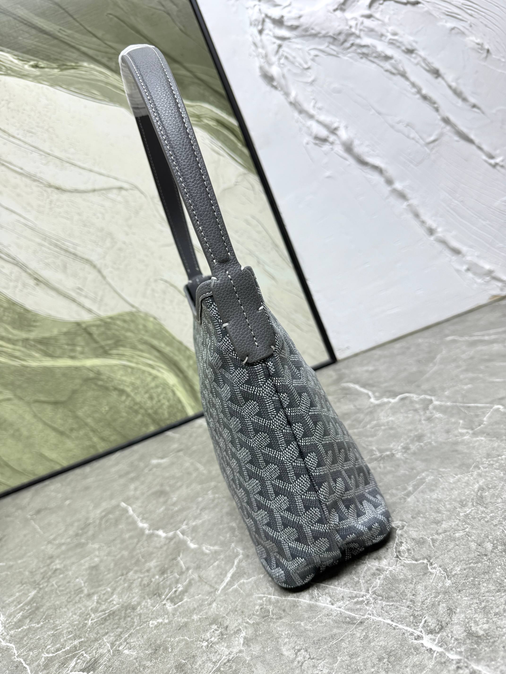 荔枝纹~荔枝纹 戈雅❤️ hobo腋下包 mini号22cm 棉麻内里 托特包型可以日常休闲 又可以很通勤!单肩带让整个 荔枝纹~荔枝纹 戈雅❤️ hobo腋下包 mini号22cm 棉麻内里 托特包型可以日常休闲 又可以很通勤!单肩带让整个