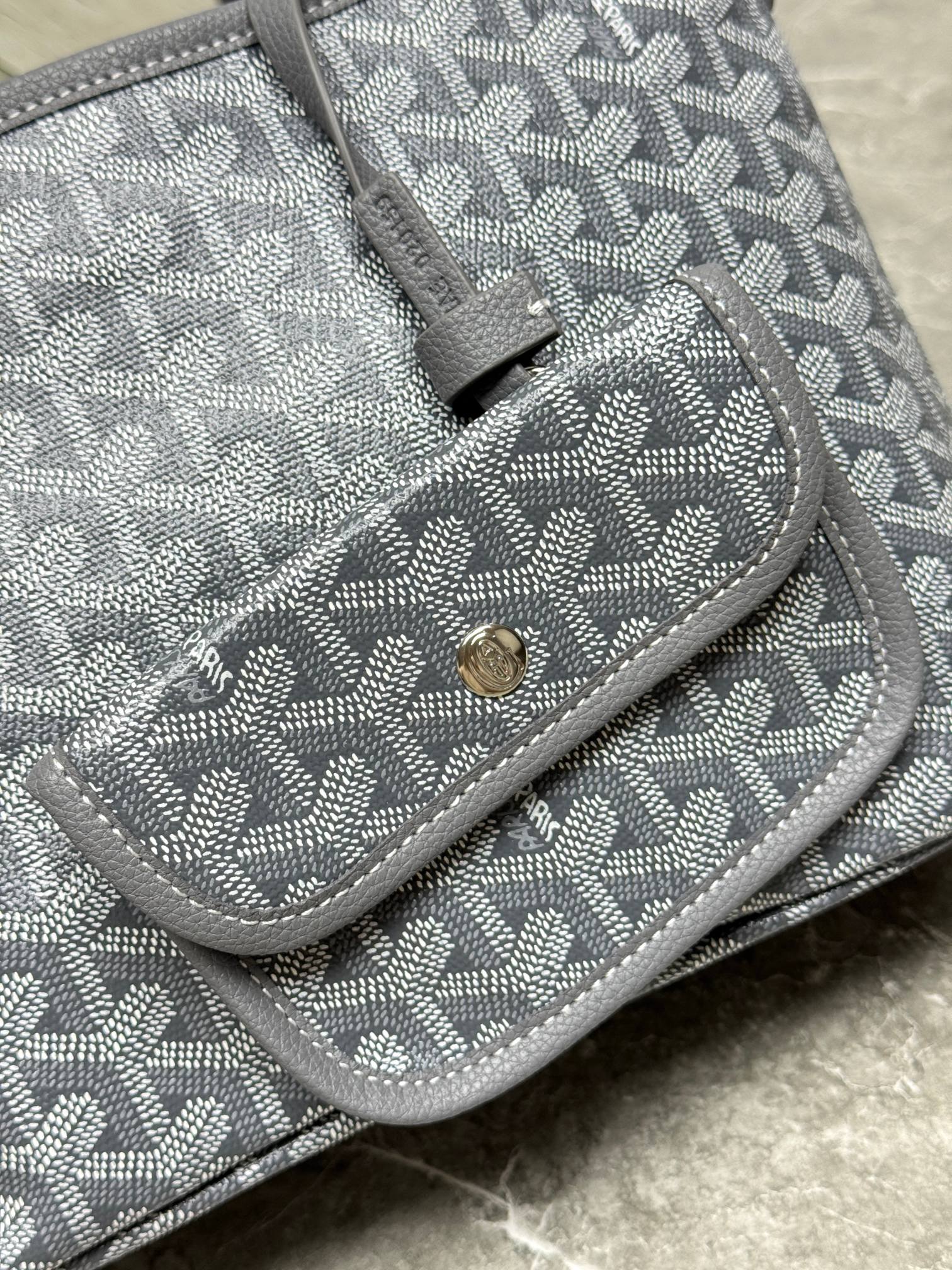 荔枝纹~荔枝纹 戈雅❤️ hobo腋下包 mini号22cm 棉麻内里 托特包型可以日常休闲 又可以很通勤!单肩带让整个 荔枝纹~荔枝纹 戈雅❤️ hobo腋下包 mini号22cm 棉麻内里 托特包型可以日常休闲 又可以很通勤!单肩带让整个