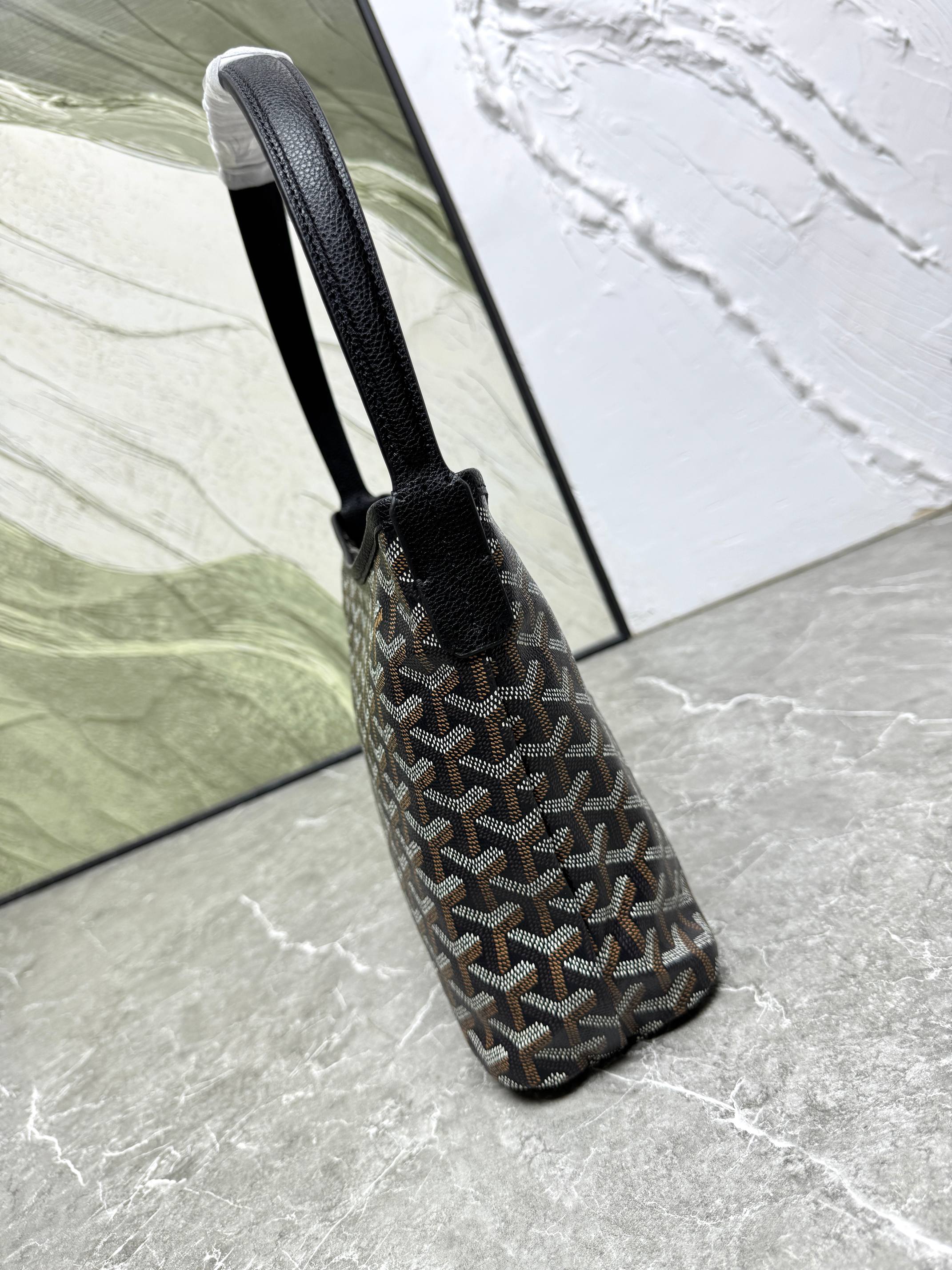 荔枝纹~荔枝纹 戈雅❤️ hobo腋下包 mini号22cm 棉麻内里 托特包型可以日常休闲 又可以很通勤!单肩带让整个 荔枝纹~荔枝纹 戈雅❤️ hobo腋下包 mini号22cm 棉麻内里 托特包型可以日常休闲 又可以很通勤!单肩带让整个
