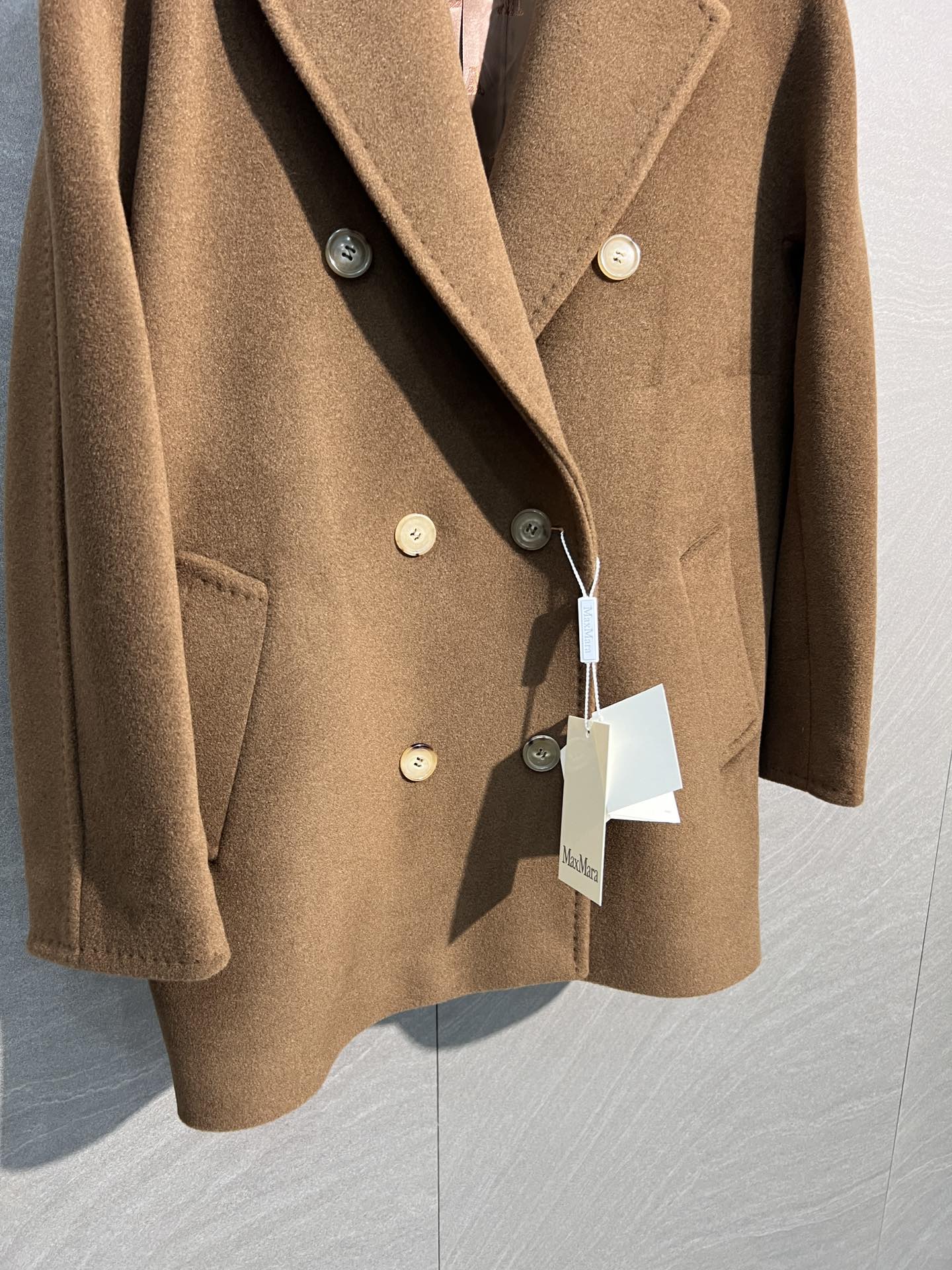 Max Guinea Wool-Cashmere Blend Short Coat - Classic Double-Breasted Design 4 i1728650319 904 0