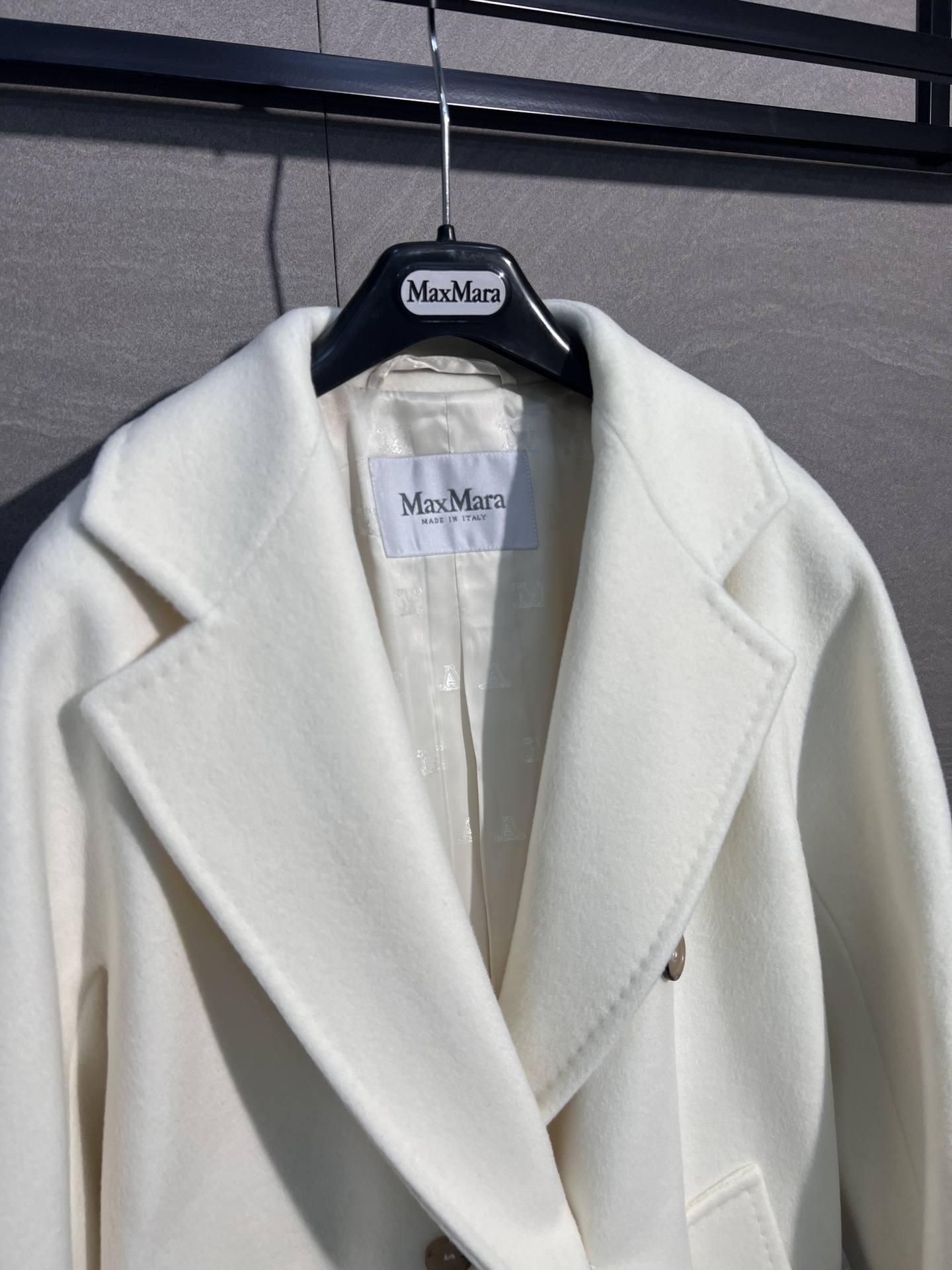 Guinea Wool Blend Short Coat - Classic Double-Breasted Design, Soft & Comfortable 3 i1728650829 2205 2