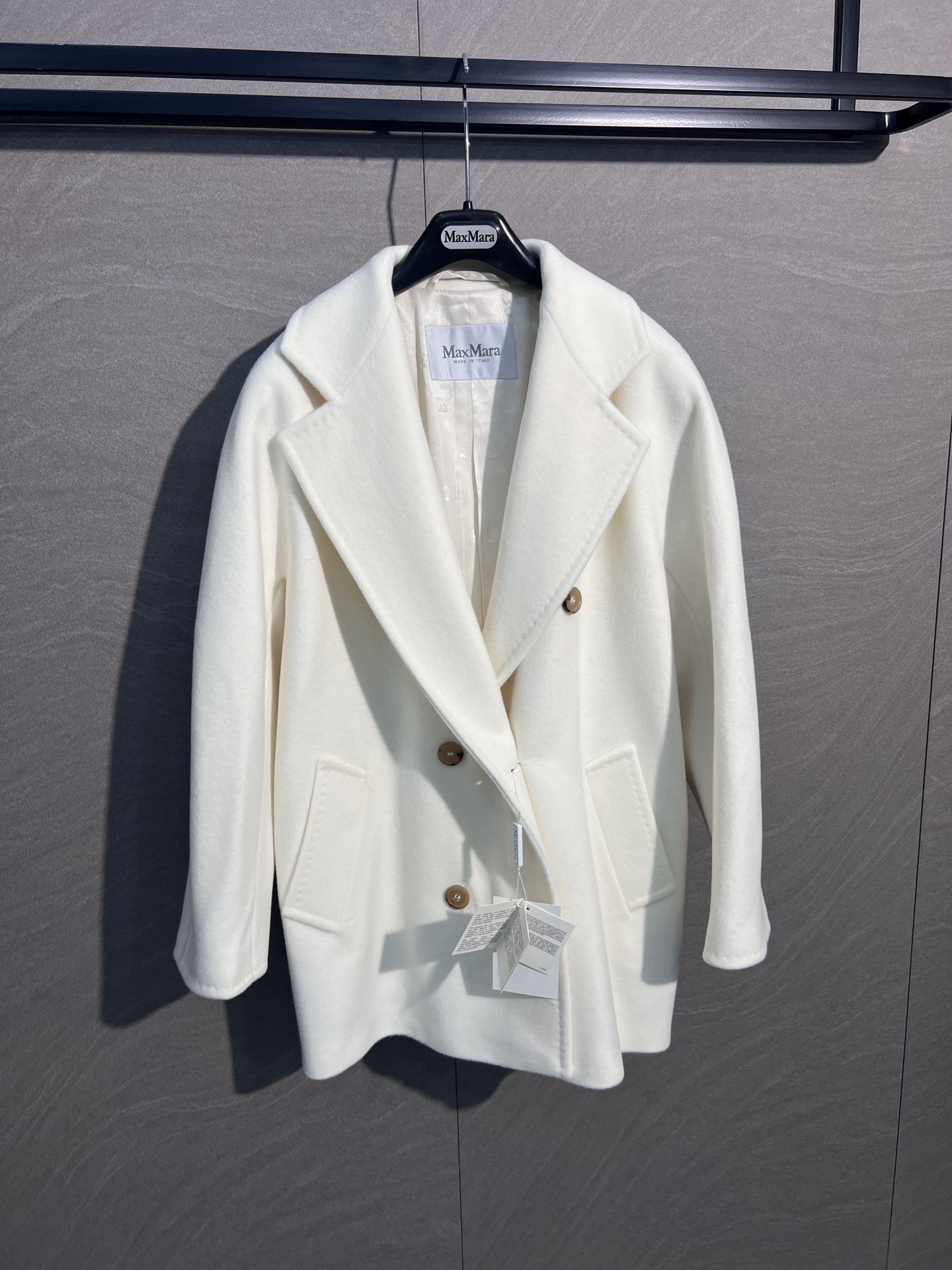 Guinea Wool Blend Short Coat - Classic Double-Breasted Design, Soft & Comfortable 2 i1728650829 3275 3