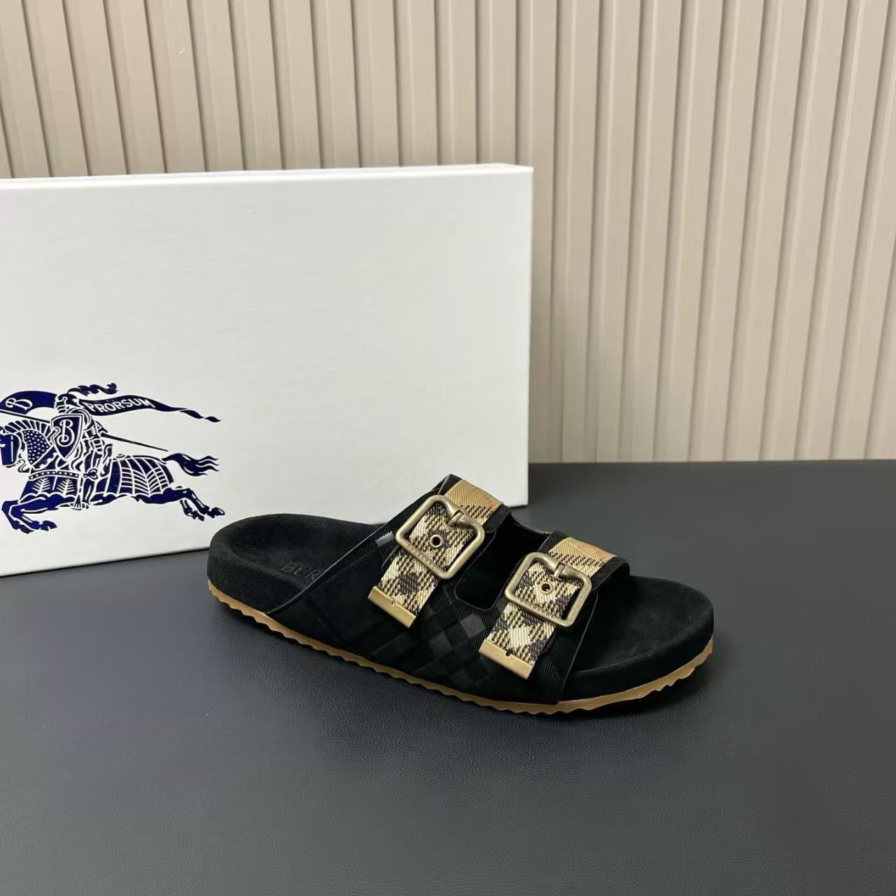 NO:833160,Burberry new slippers 5 colors,,burberry,slippers19860909Burberry新款拖鞋 5色,,burberry,slippers,Men's shoes