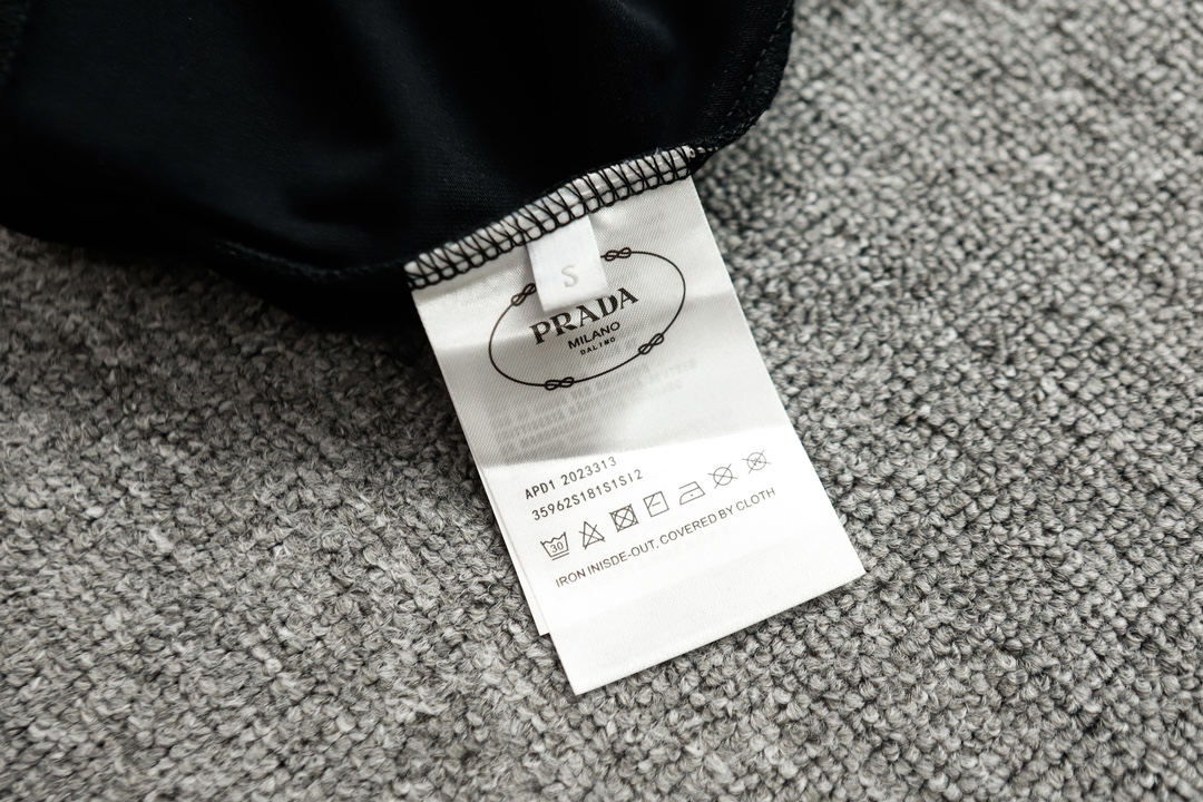 PR*最顶级版本高级印花款潮流纯棉短袖最顶级的品质专柜原单短袖顶级制作工艺进口面料专柜款独特设计采用进口