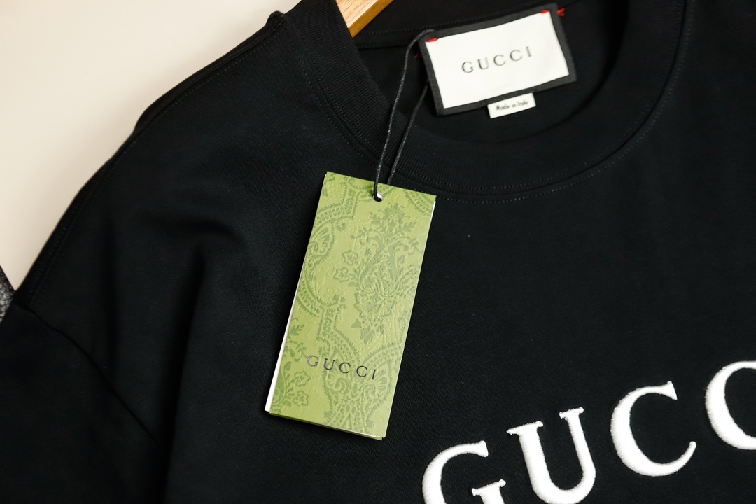 GUCCI最顶级版本字母涂鸦款潮流纯棉短袖最顶级的品质专柜原单短袖顶级制作工艺进口面料专柜款独特设计采用