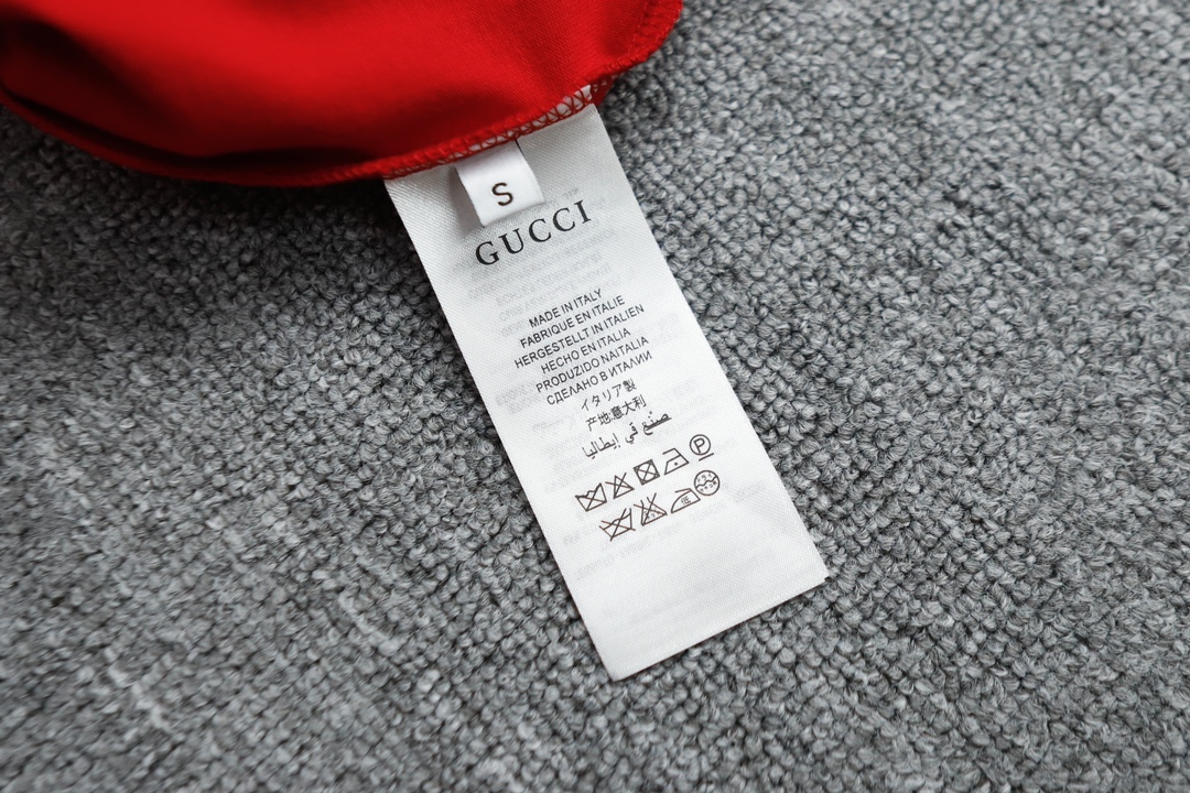 GUCCI最顶级版本字母涂鸦款潮流纯棉短袖最顶级的品质专柜原单短袖顶级制作工艺进口面料专柜款独特设计采用