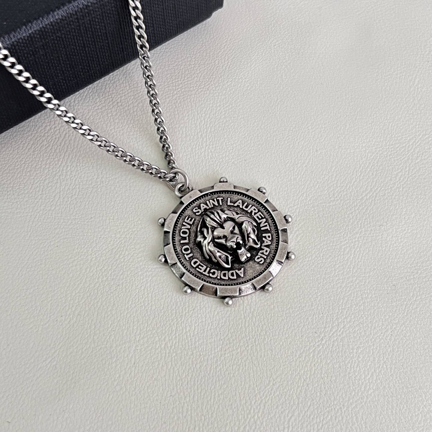 Saint Laurent 圣罗兰古铜金 YSL项链，原装黄铜材质，优雅、抽象、大胆，潮人 款