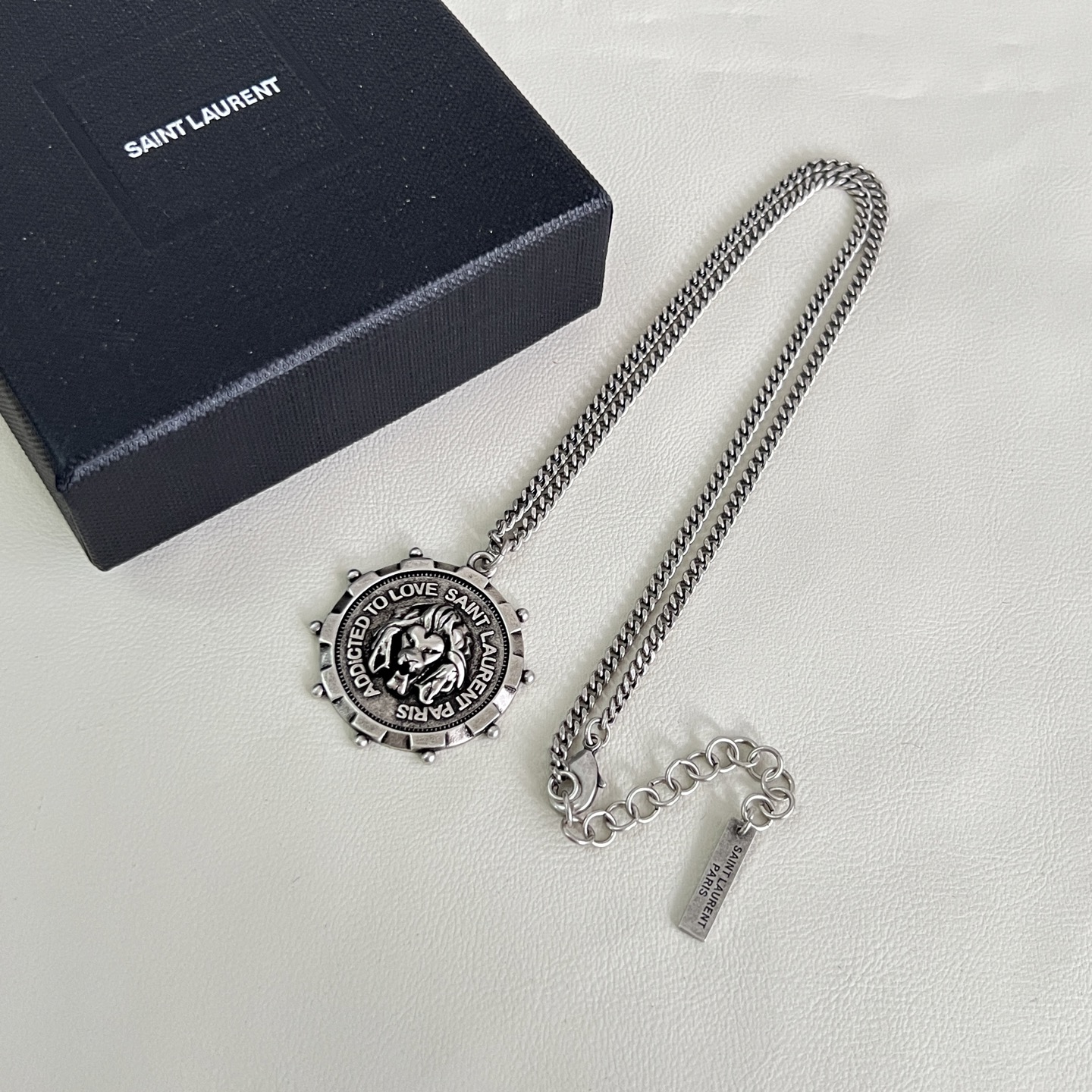 Saint Laurent 圣罗兰古铜金 YSL项链，原装黄铜材质，优雅、抽象、大胆，潮人 款