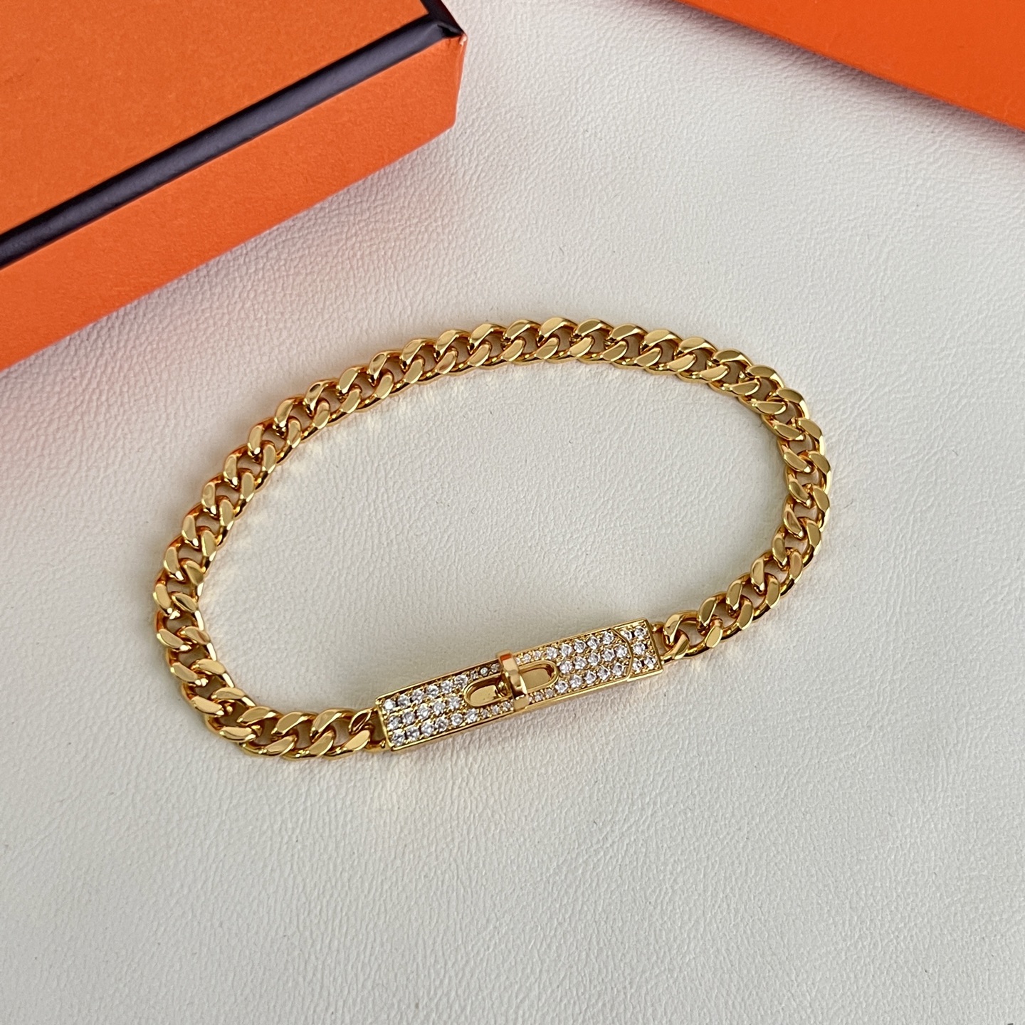 Hermès Hermes 爱马仕 Kelly Clochette 手链 一致黄铜材质 厚金电镀 多重造型随意穿搭
