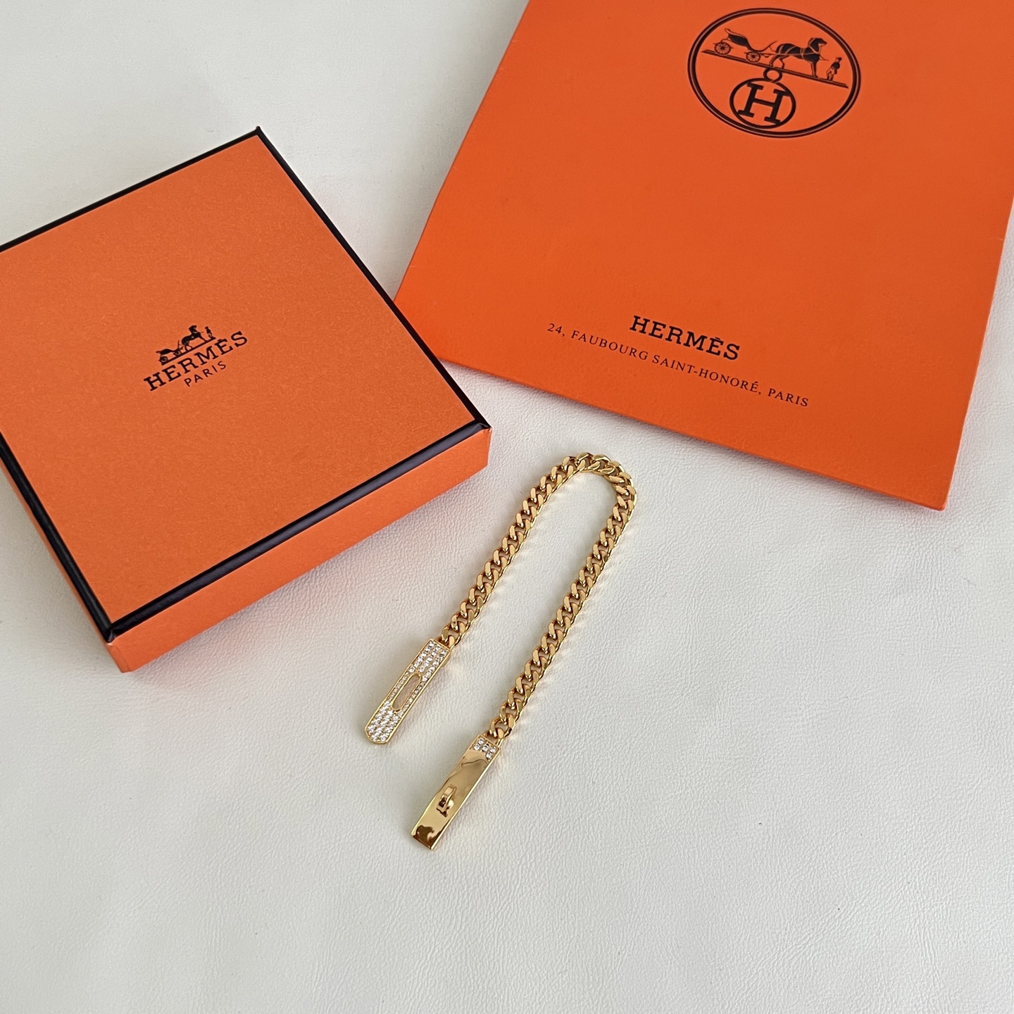 Hermès Hermes 爱马仕 Kelly Clochette 手链 一致黄铜材质 厚金电镀 多重造型随意穿搭