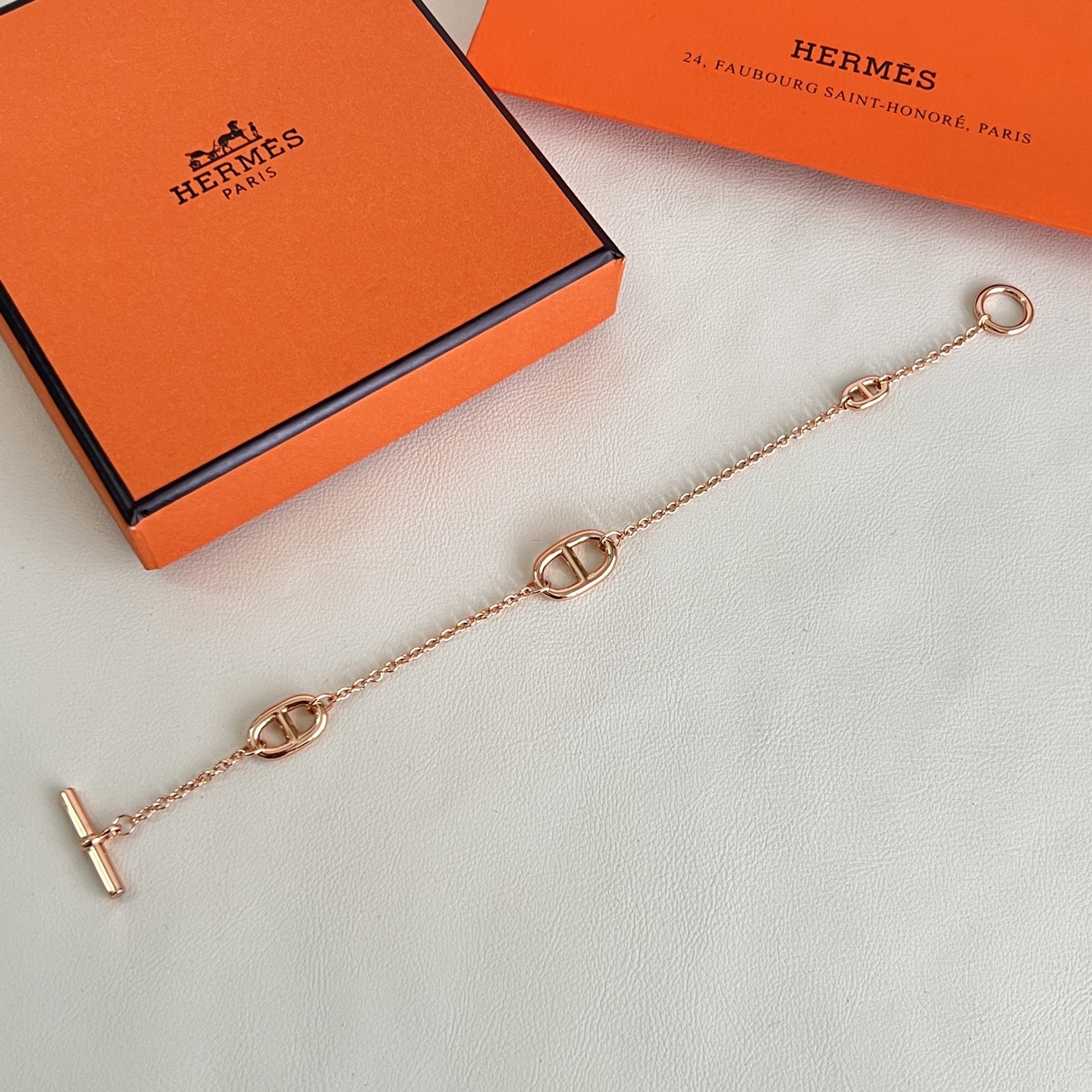 Hermès HERMES 爱马仕 手链，这款手链设计非常 ，高级上手效果 ，一丝点缀很温柔得开又不失雅典高贵气质