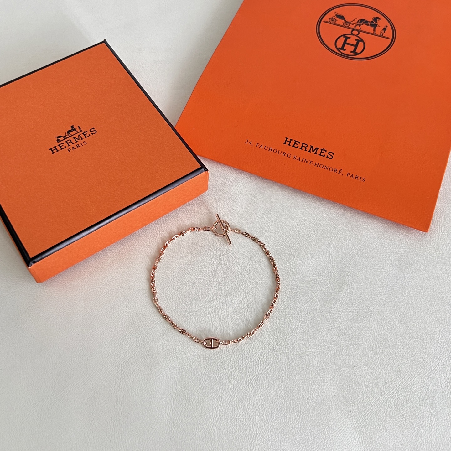 Hermès HERMES 爱马仕 手链，这款手链设计非常 ，高级上手效果 ，一丝点缀很温柔得开又不失雅典高贵气质