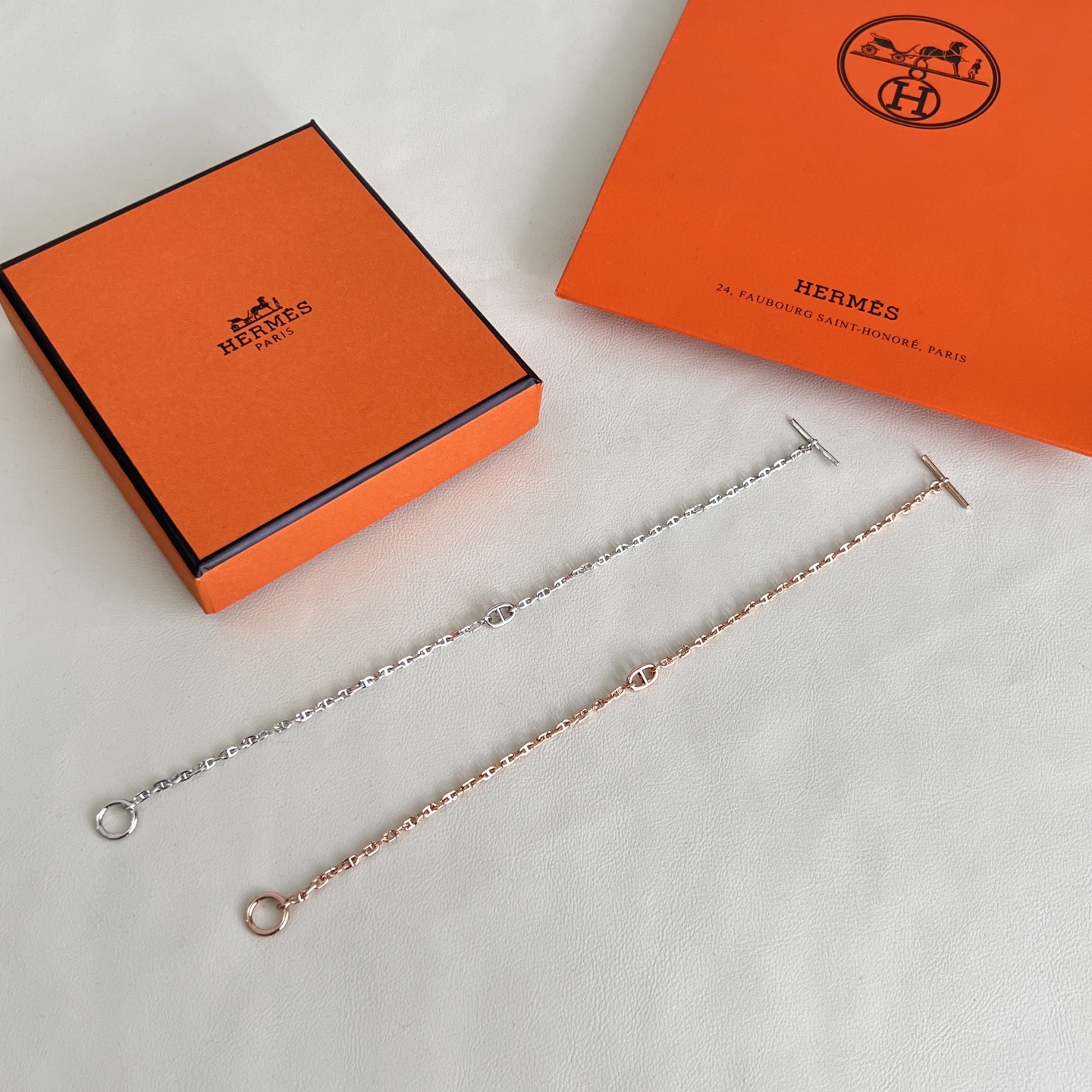 Hermès HERMES 爱马仕 手链，这款手链设计非常 ，高级上手效果 ，一丝点缀很温柔得开又不失雅典高贵气质
