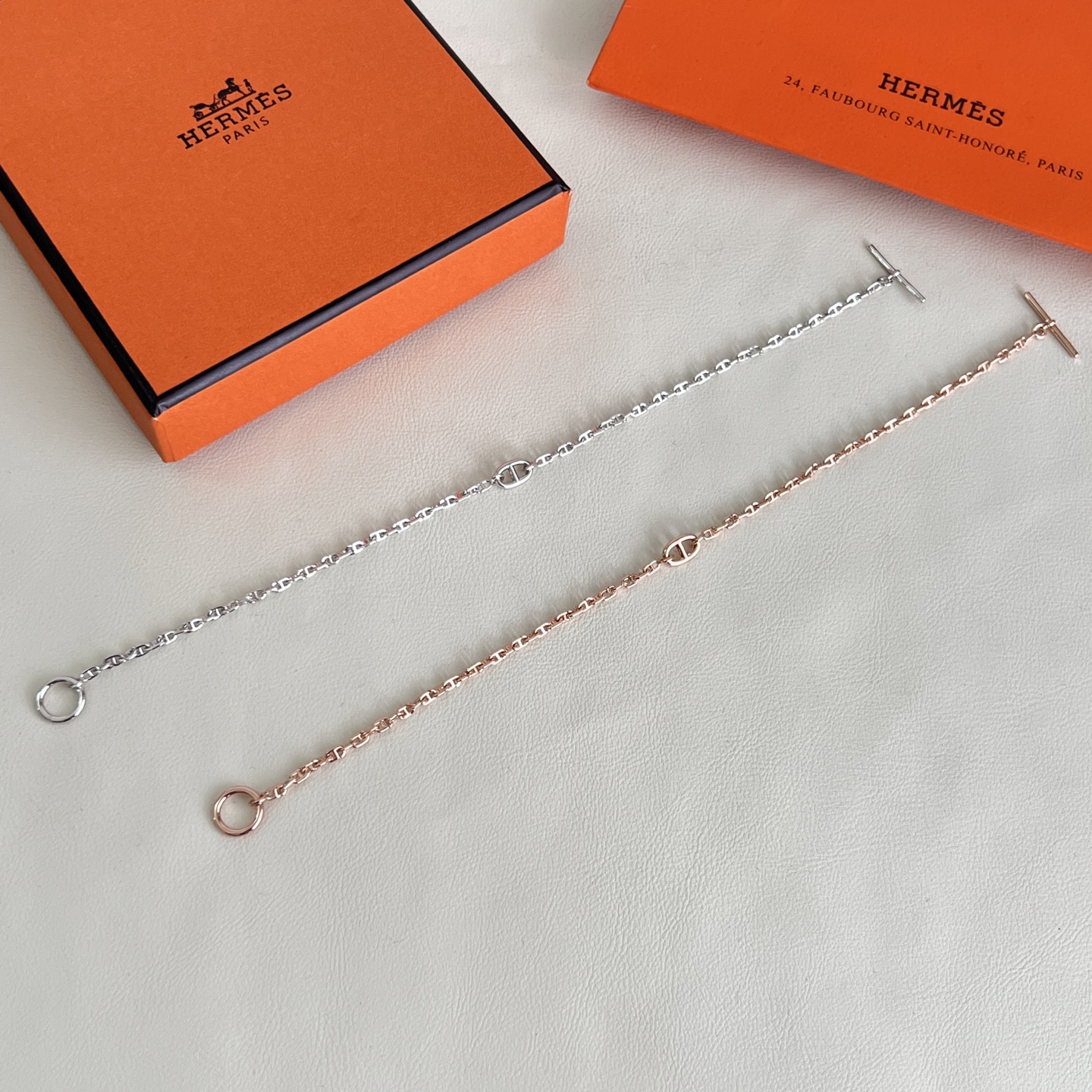 Hermès HERMES 爱马仕 手链，这款手链设计非常 ，高级上手效果 ，一丝点缀很温柔得开又不失雅典高贵气质