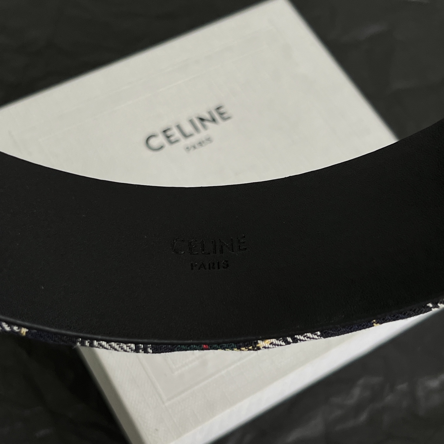 Celine Celine 赛琳 发捆 ™ 一直是简约 界的标杆大胆的设计 百看不厌▪ 搭配起来更Fashion