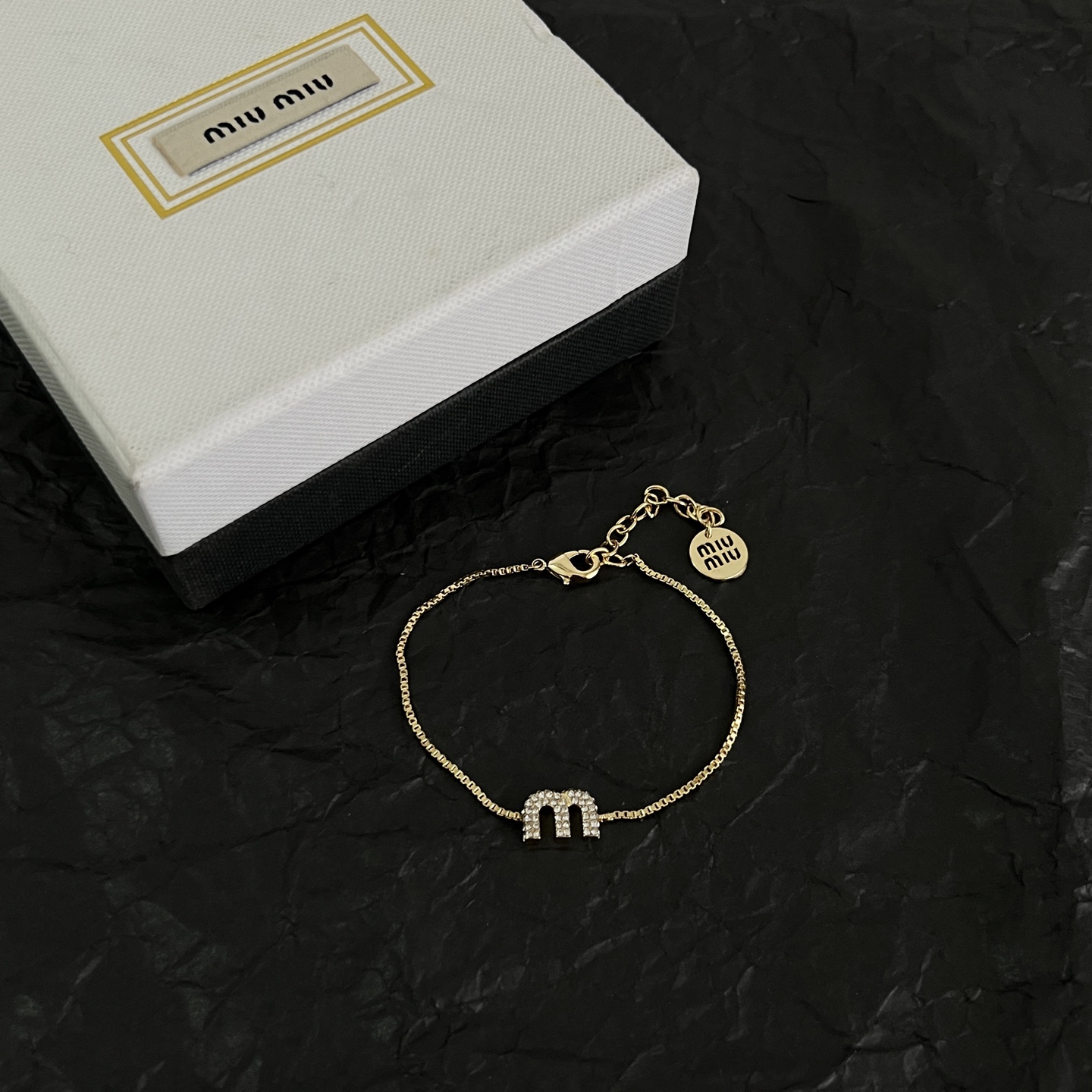 Miu Miu miumiu 手链，设计感满满的小巧 非常百搭