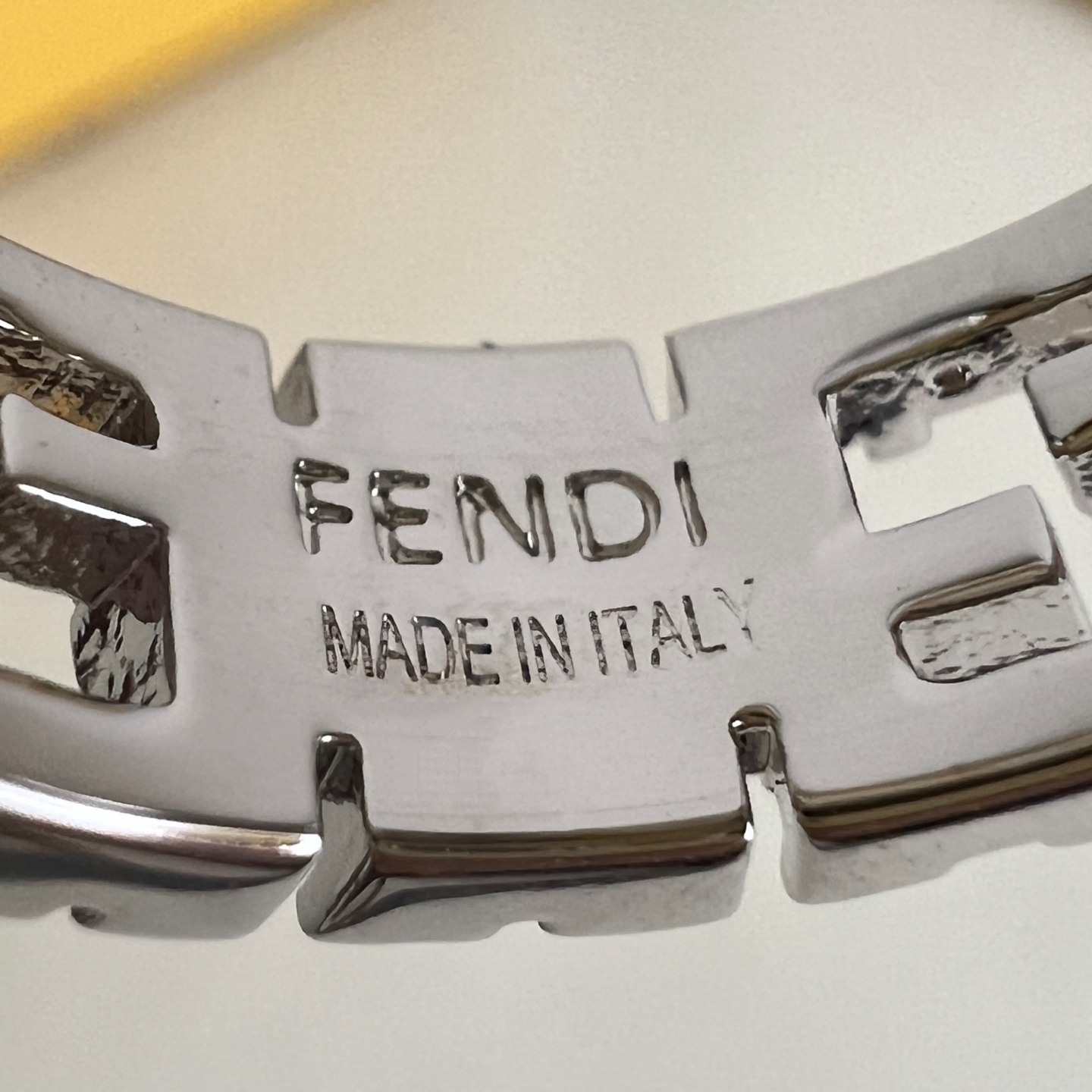 Fendi 新款 FENDI 芬迪 戒指 高端定制 新款 简单大方戒指 华丽登场 很难见到如此熟悉 素雅的戒指