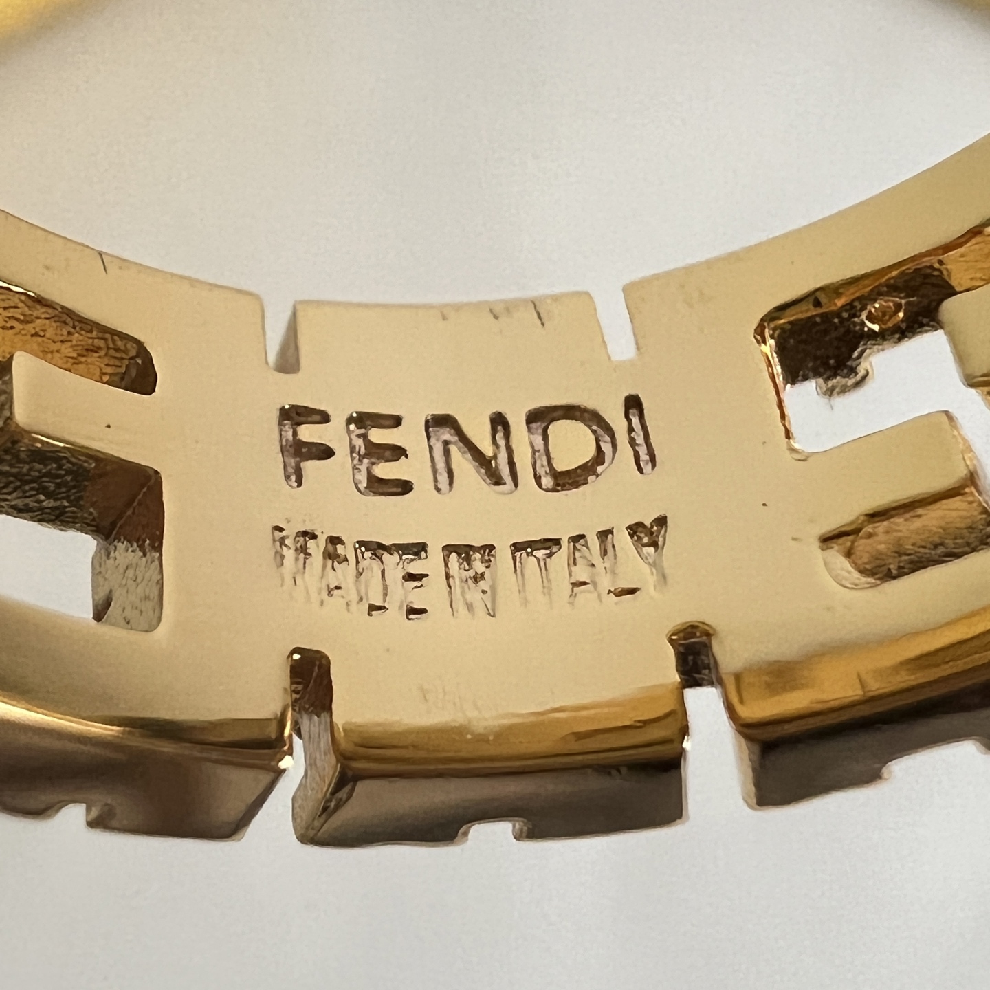 Fendi 新款 FENDI 芬迪 戒指 高端定制 新款 简单大方戒指 华丽登场 很难见到如此熟悉 素雅的戒指