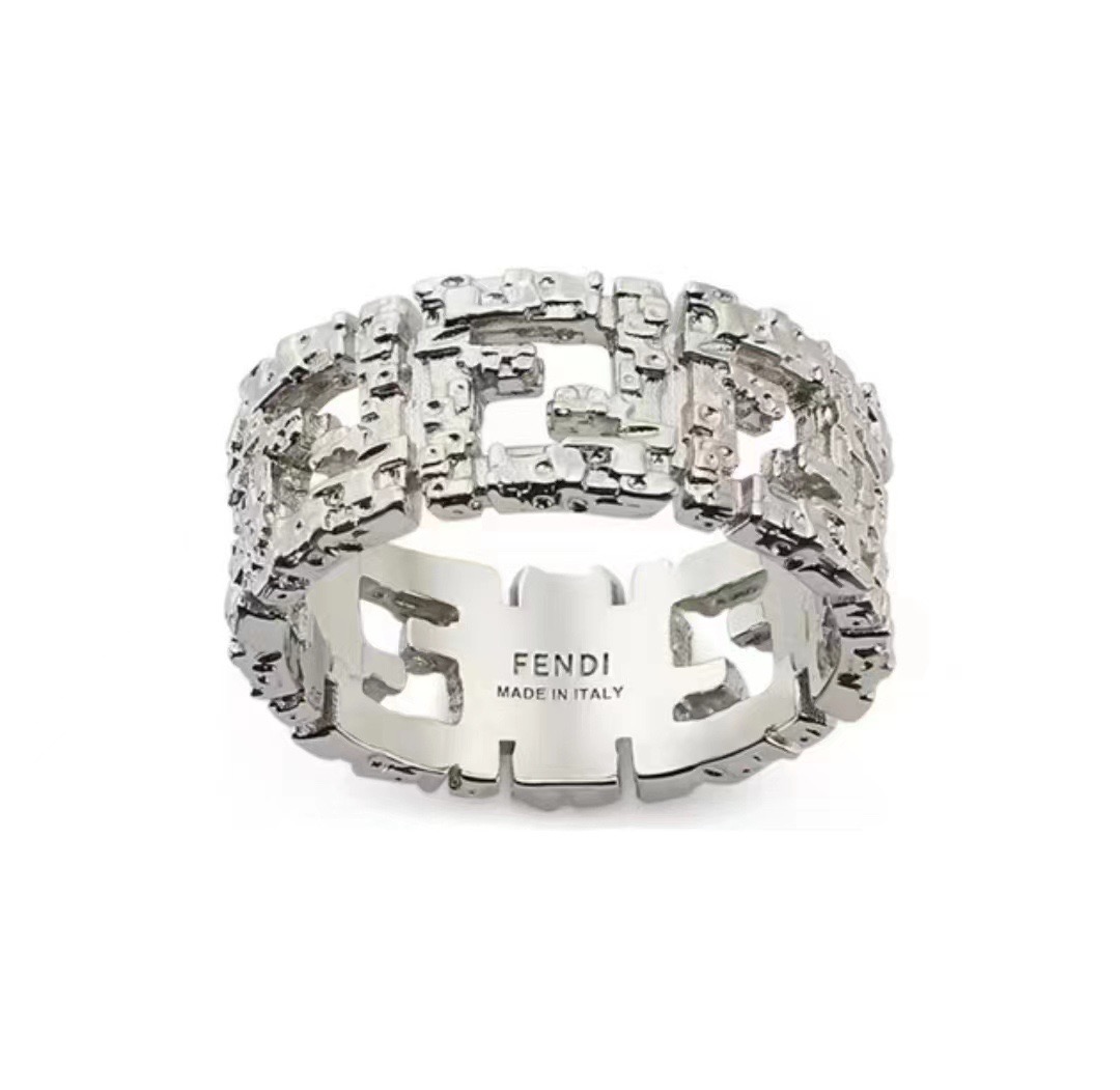 Fendi 新款 FENDI 芬迪 戒指 高端定制 新款 简单大方戒指 华丽登场 很难见到如此熟悉 素雅的戒指