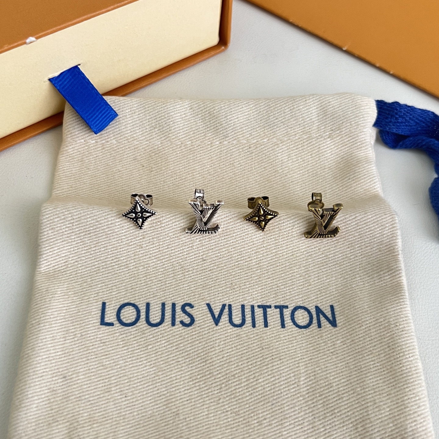 Louis Vuitton LV 耳钉 Louis Vuitton 路易威登 一致材质 火 设计独特 前卫