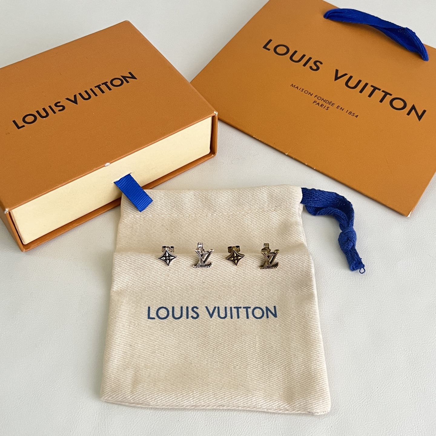 Louis Vuitton LV 耳钉 Louis Vuitton 路易威登 一致材质 火 设计独特 前卫