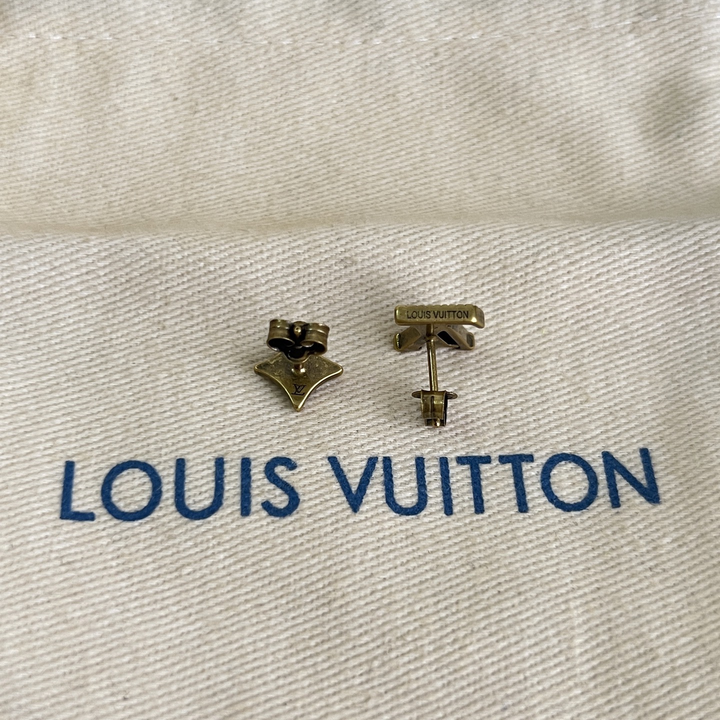Louis Vuitton LV 耳钉 Louis Vuitton 路易威登 一致材质 火 设计独特 前卫