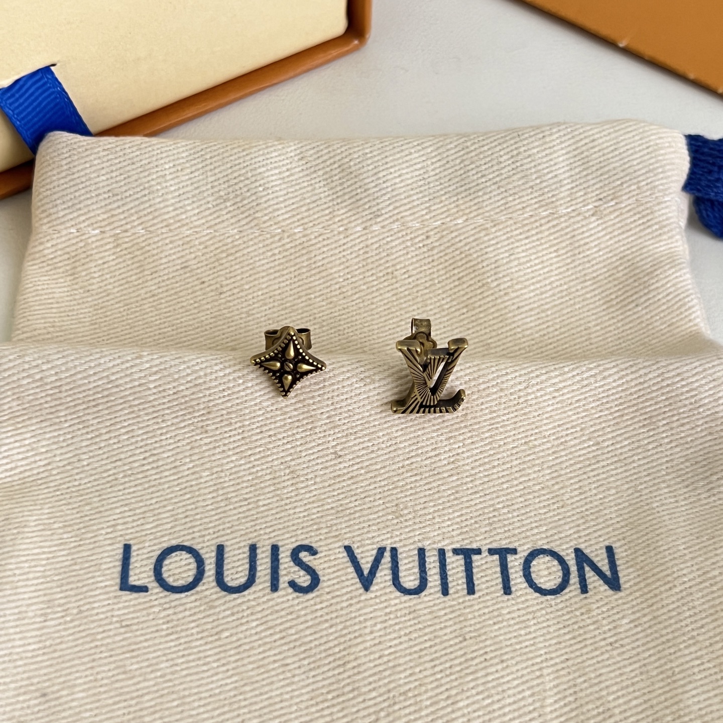 Louis Vuitton LV 耳钉 Louis Vuitton 路易威登 一致材质 火 设计独特 前卫