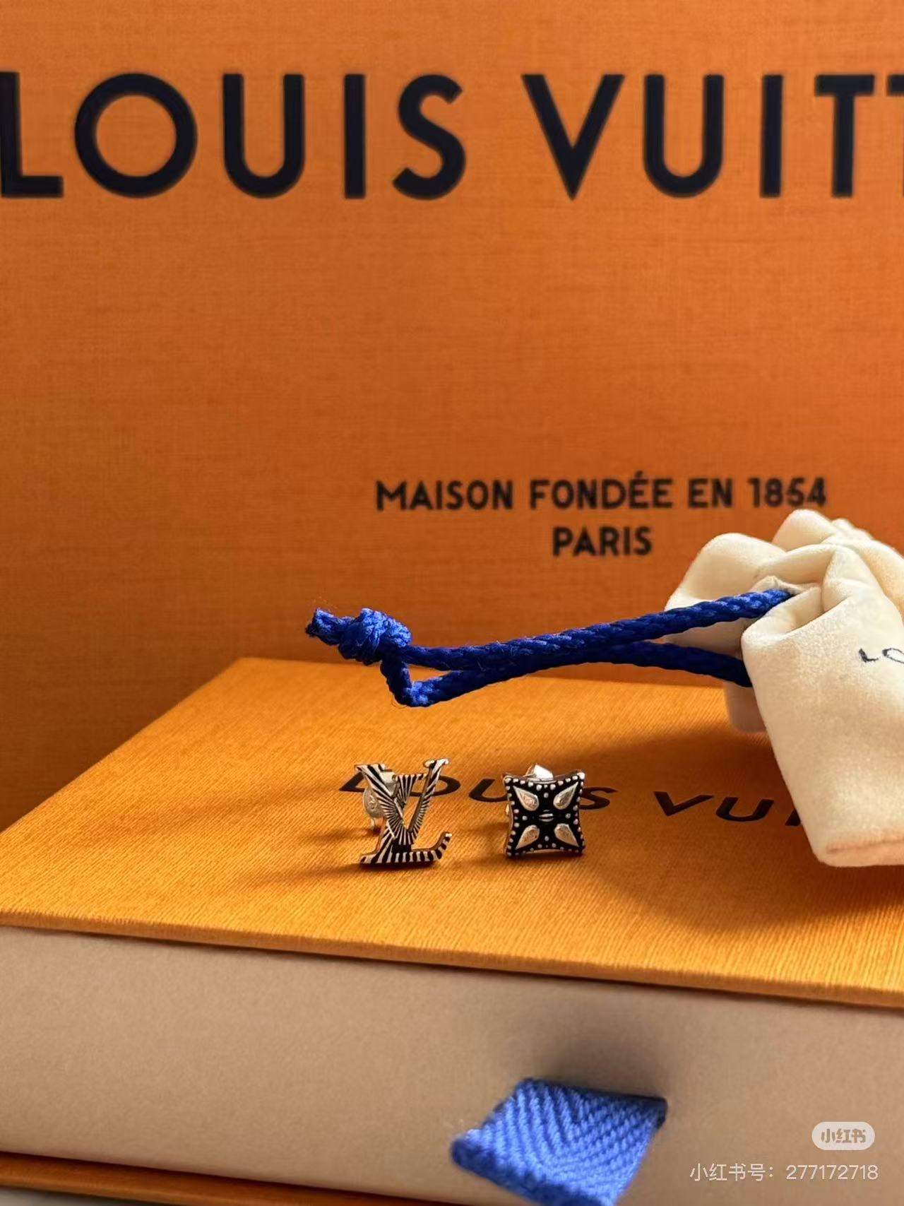 Louis Vuitton LV 耳钉 Louis Vuitton 路易威登 一致材质 火 设计独特 前卫