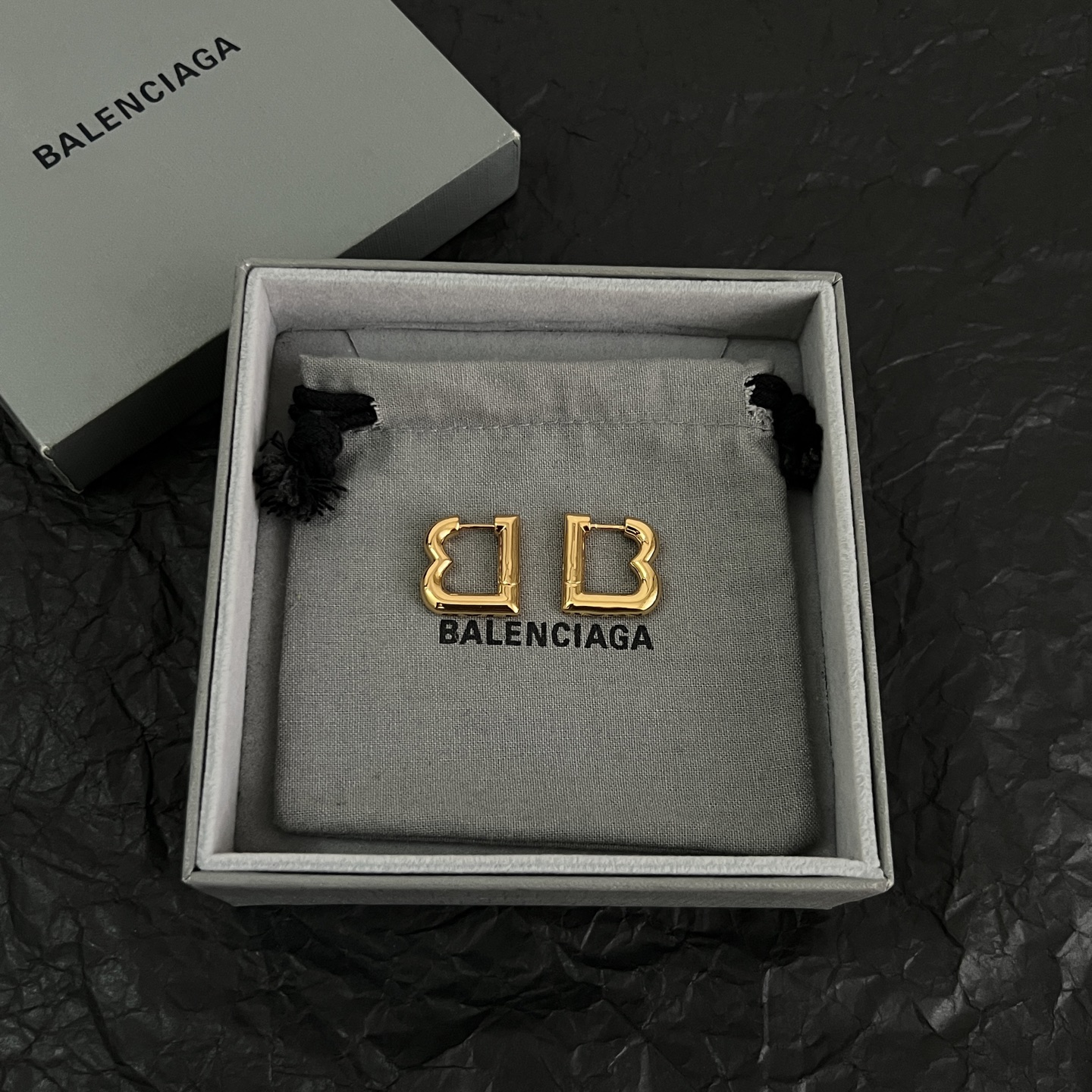 Balenciaga 巴黎世家 Balenciaga 耳环 简单大方 金质感饱满 ，搭配衣服超