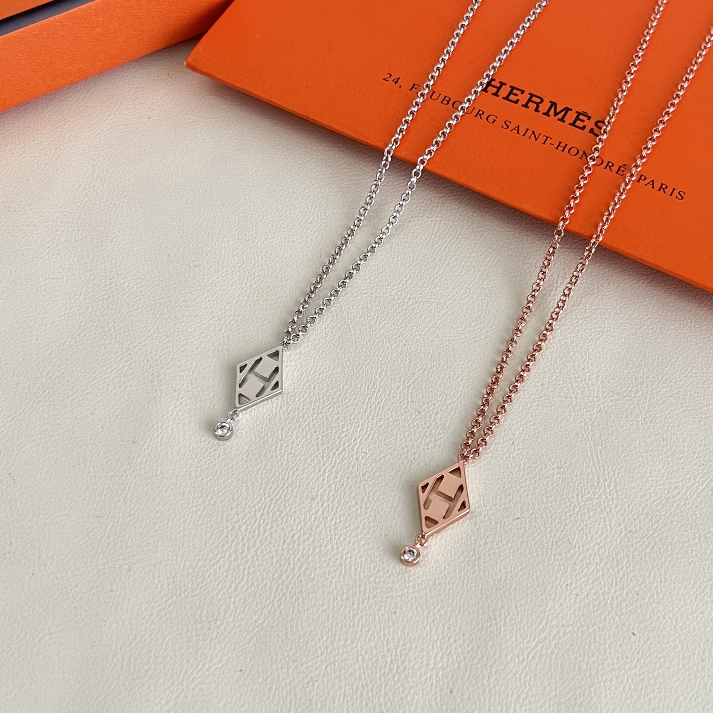 Hermes Gambade H Colar com pingente de diamante Ouro rosa com detalhes em diamante transparente Prata com detalhes em diamante transparente 40 cm