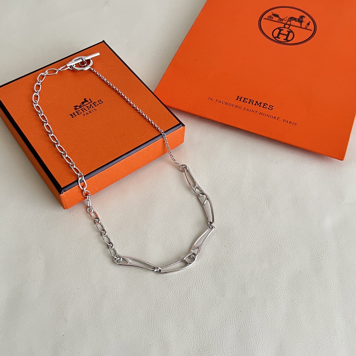 Collier Hermes Chaine d Ancre Punk métal argenté sans pierres précieuses 40cm