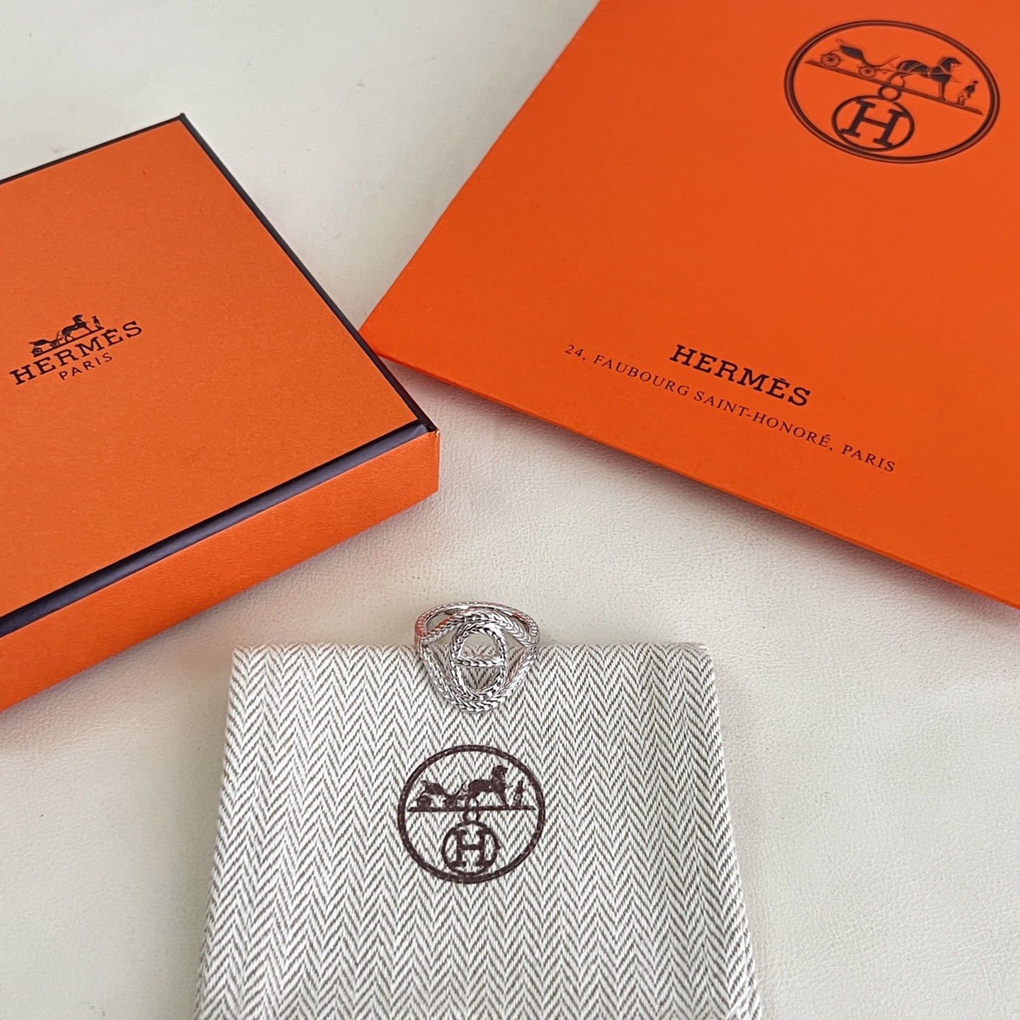 【】HERMÈS 爱马仕 Anillo, la serie de nariz de cerdo que arrasa en Instagram, con artesanía exquisita, brillante y lujosa, c…