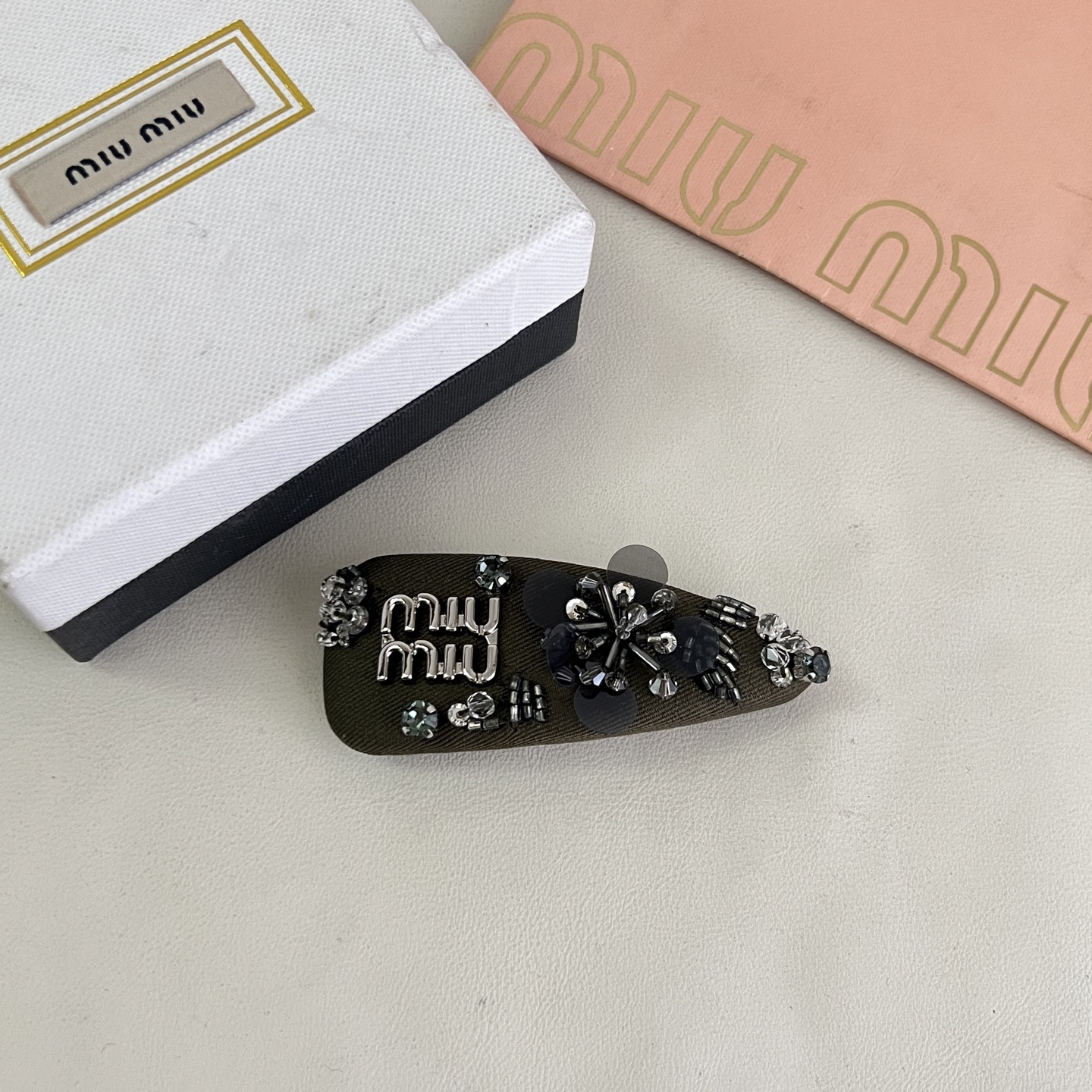 】miumiu  发夹 出口订单最美单品 高级感十足 送礼自用都nice