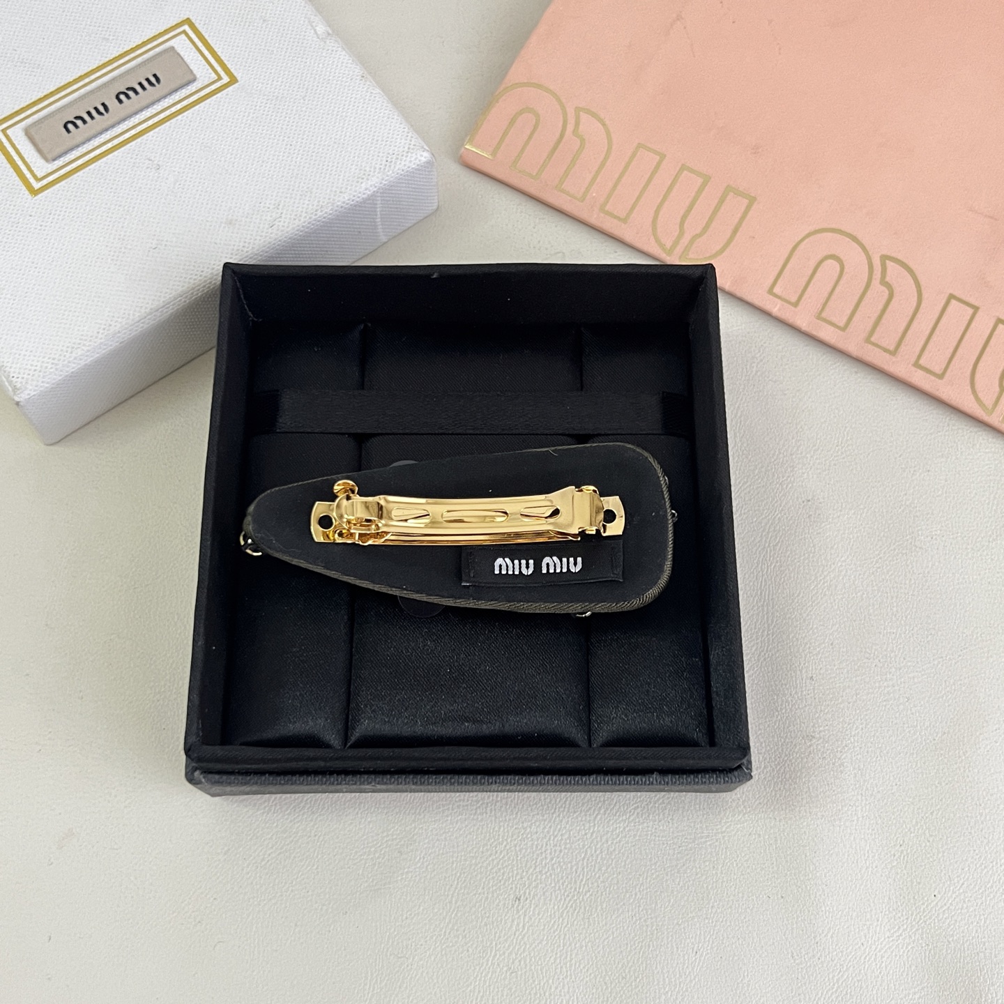 】miumiu  发夹 出口订单最美单品 高级感十足 送礼自用都nice