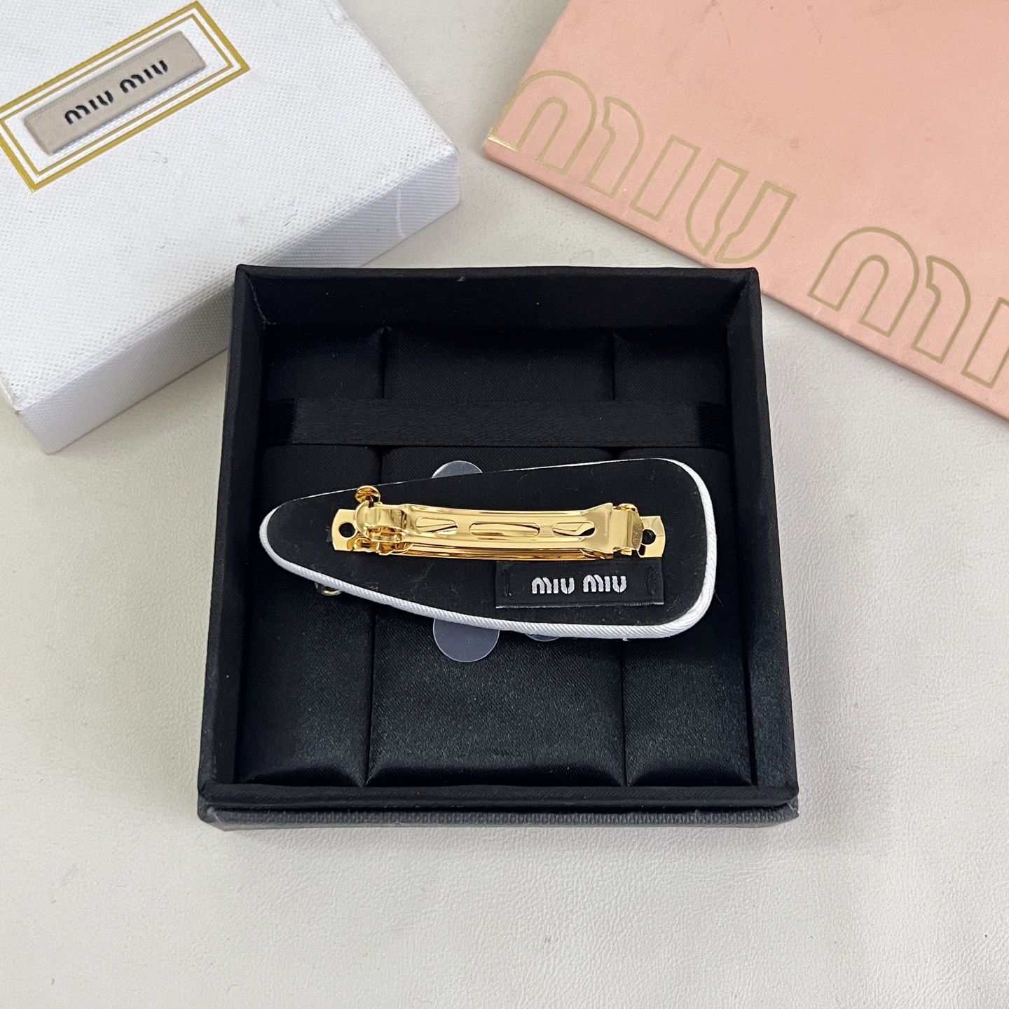 】miumiu  发夹 出口订单最美单品 高级感十足 送礼自用都nice