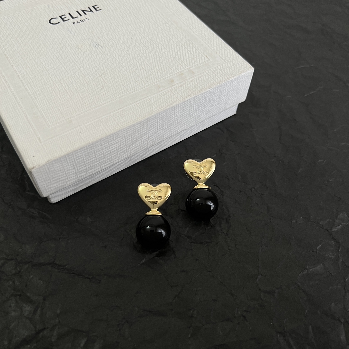 】Celine 赛琳 耳耳钉 一直是简约时尚界的标杆大胆的设计 百看不厌▪️搭配起来更Fashion ✨