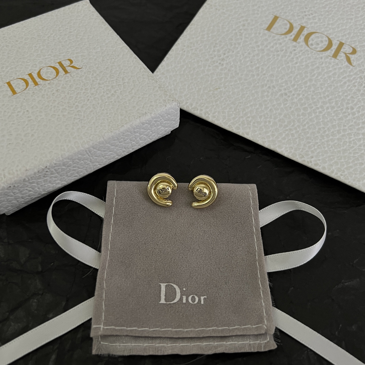 】👑Dior 迪奥  中古 耳钉 专柜一致上新 精选原版一致 黄铜材质 甜美气质高雅。