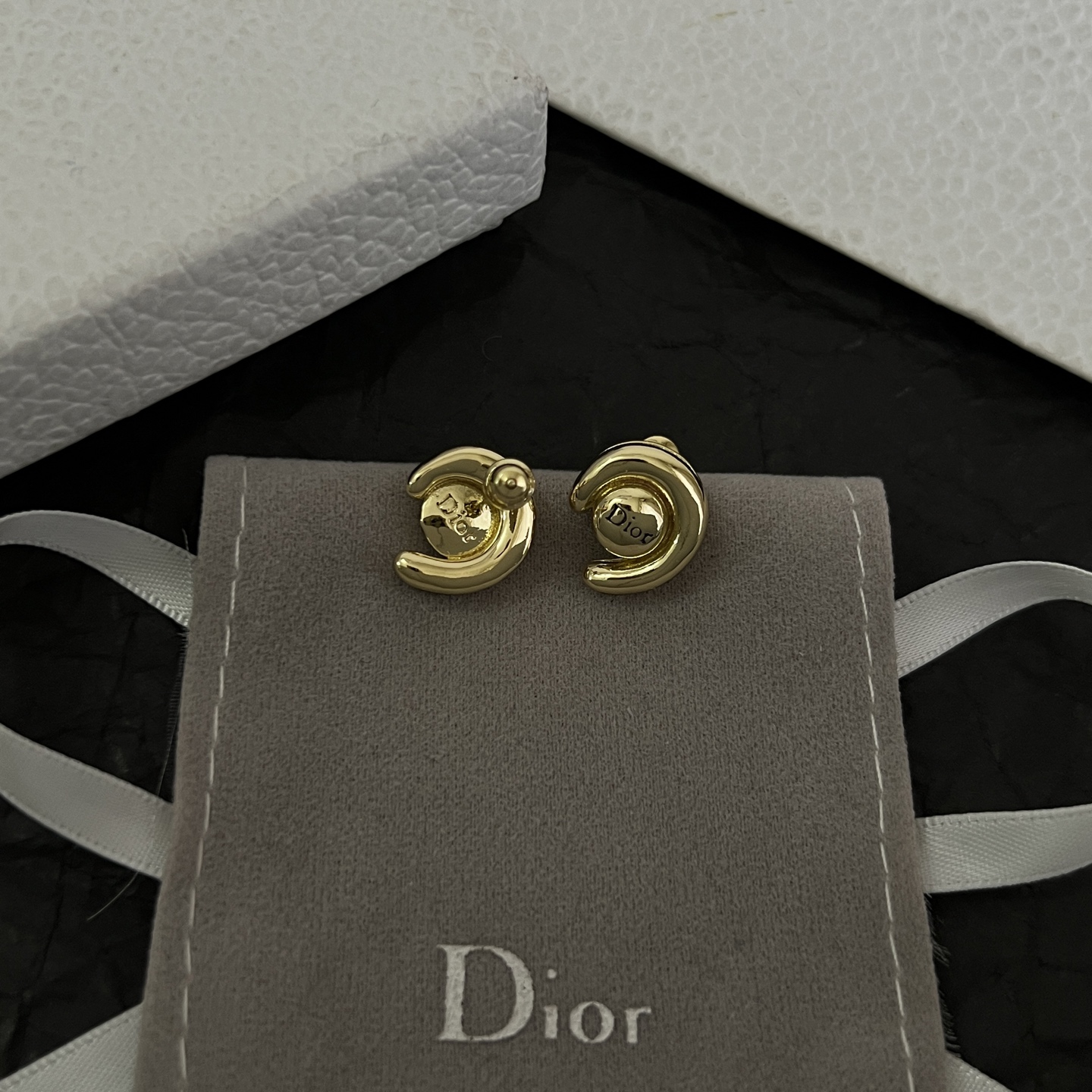 】👑Dior 迪奥  中古 耳钉 专柜一致上新 精选原版一致 黄铜材质 甜美气质高雅。