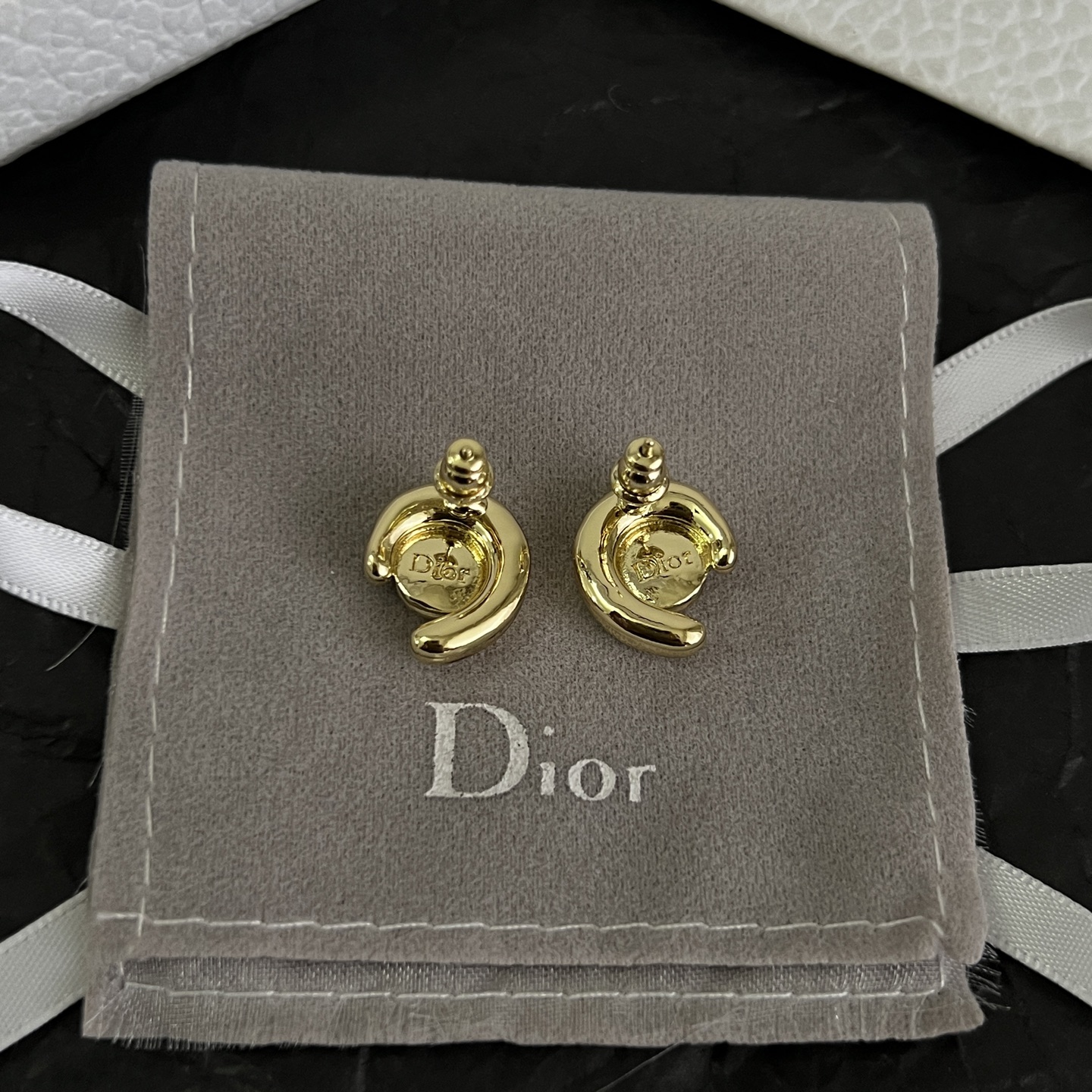 】👑Dior 迪奥  中古 耳钉 专柜一致上新 精选原版一致 黄铜材质 甜美气质高雅。